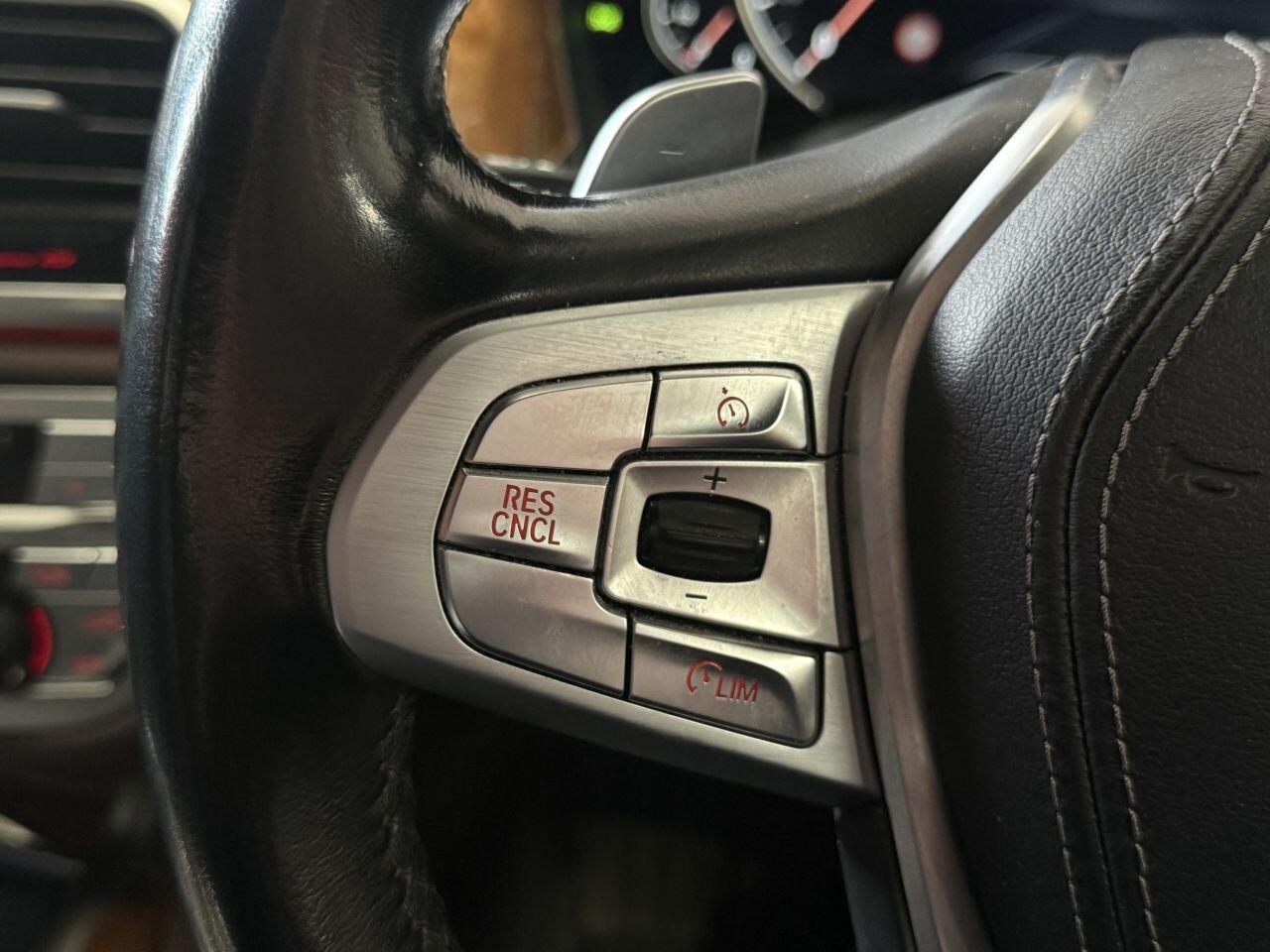 BMW 7 Series view 38
