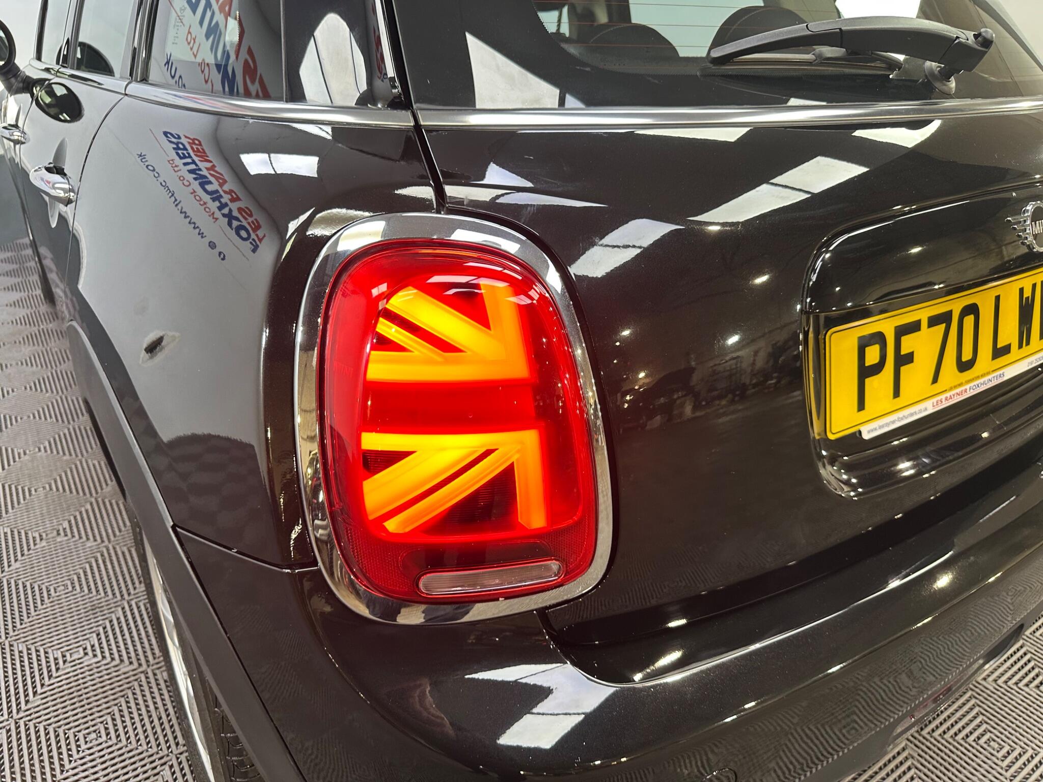 Mini Hatch view 32