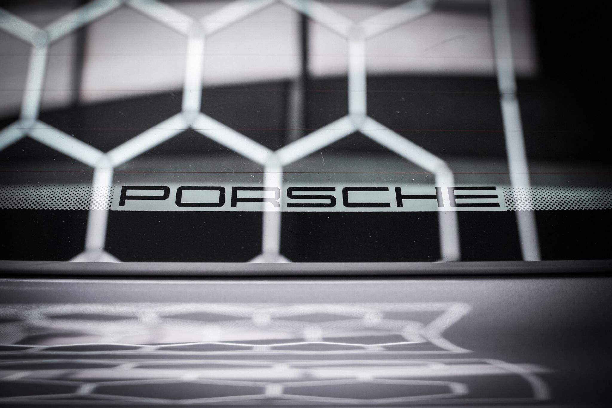 Porsche 911 view 55