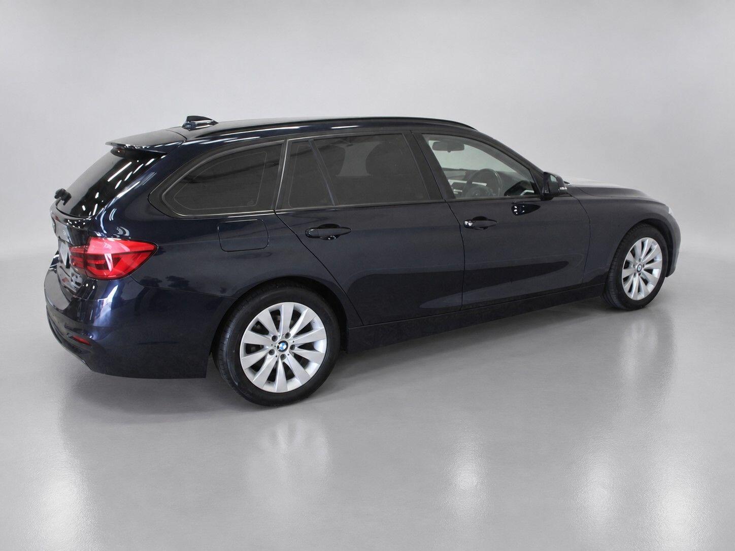 BMW 3 Series view 11