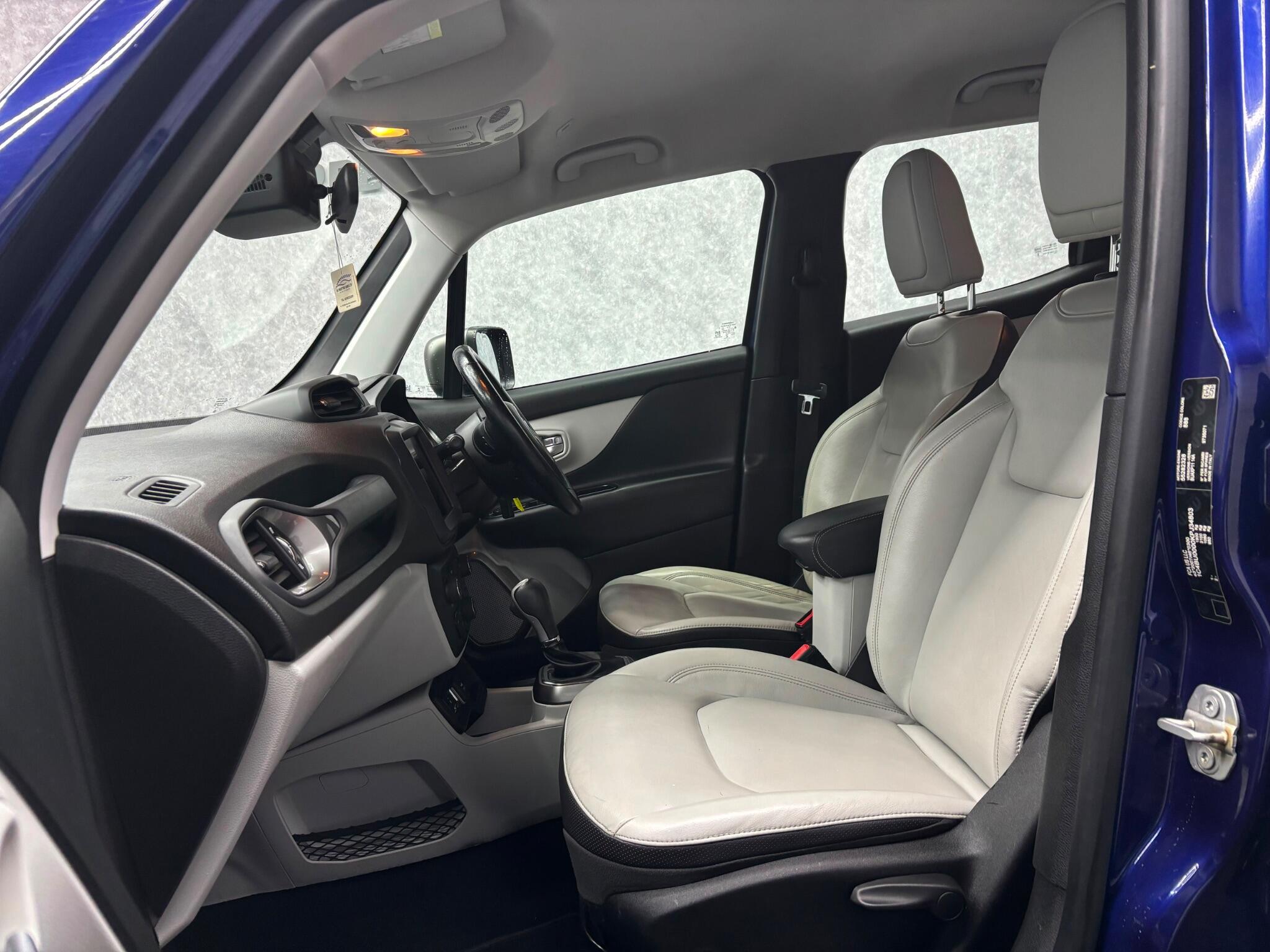 Jeep Renegade view 3