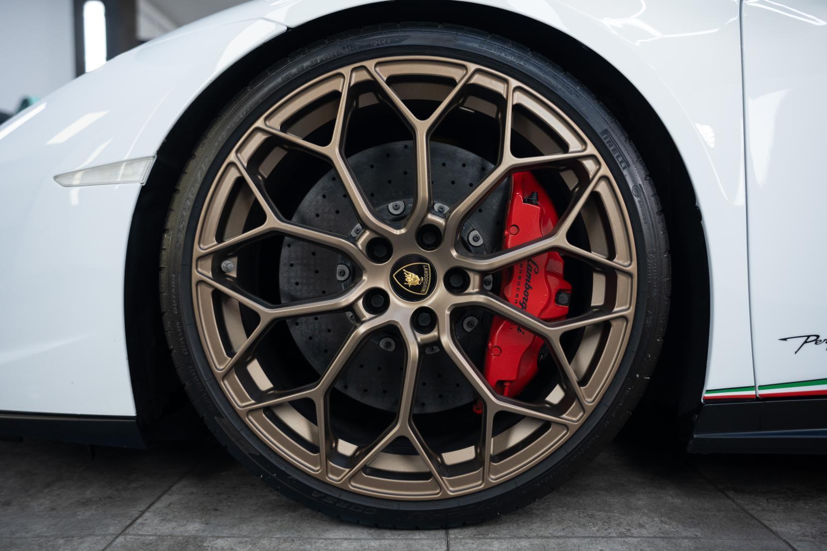 Lamborghini Huracan view 12