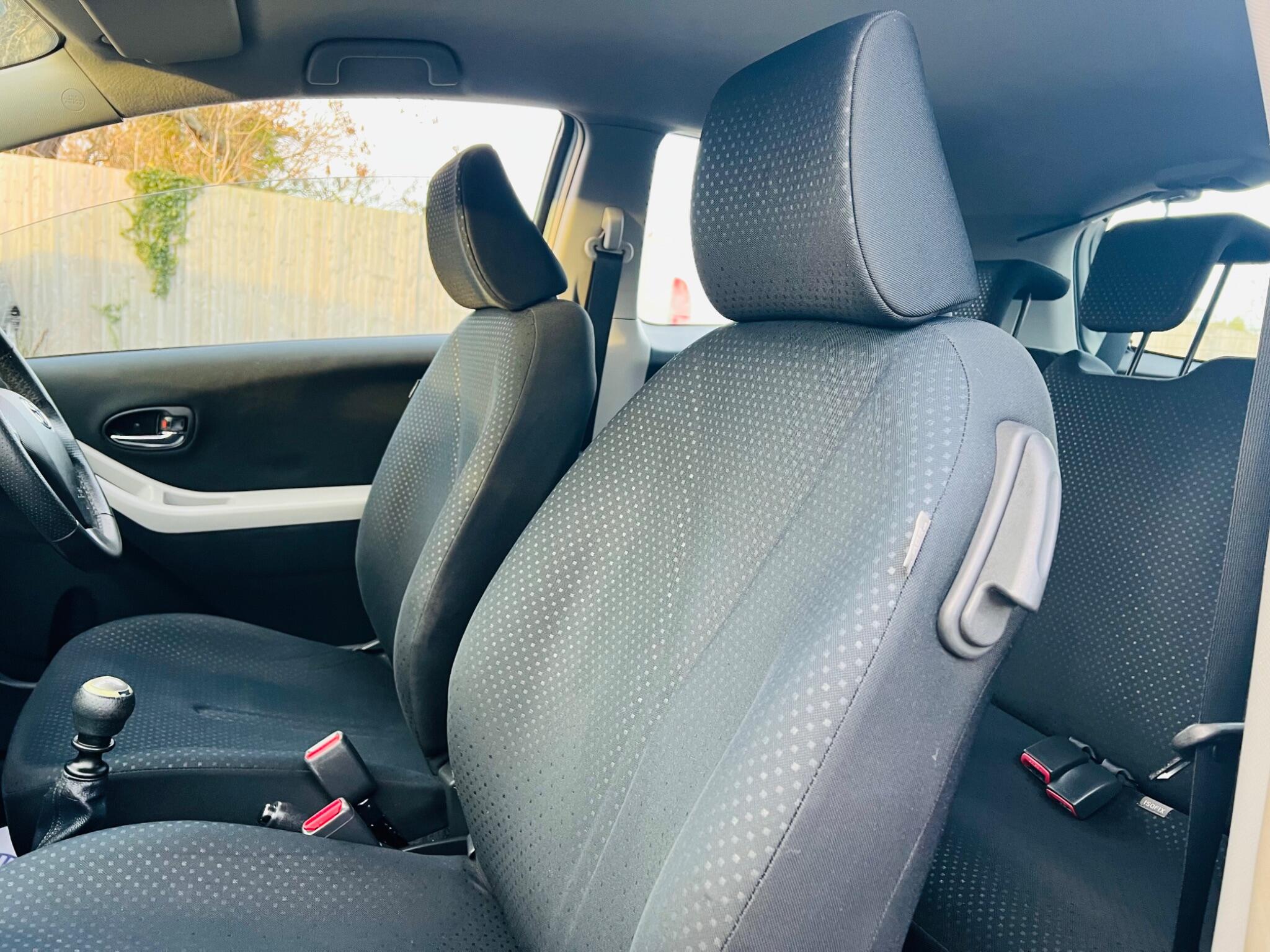 2010 Toyota Yaris 1.33 Dual VVT-i TR Euro 4 (s/s) 3dr • 91,593 miles image 14