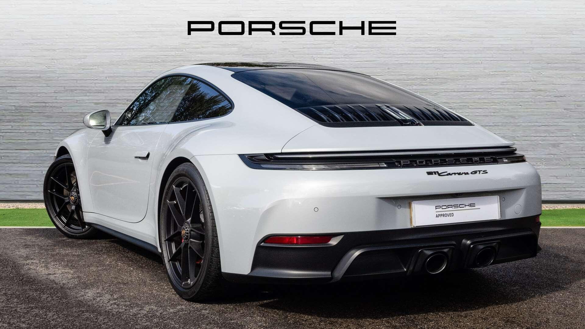 Porsche 911 view 4