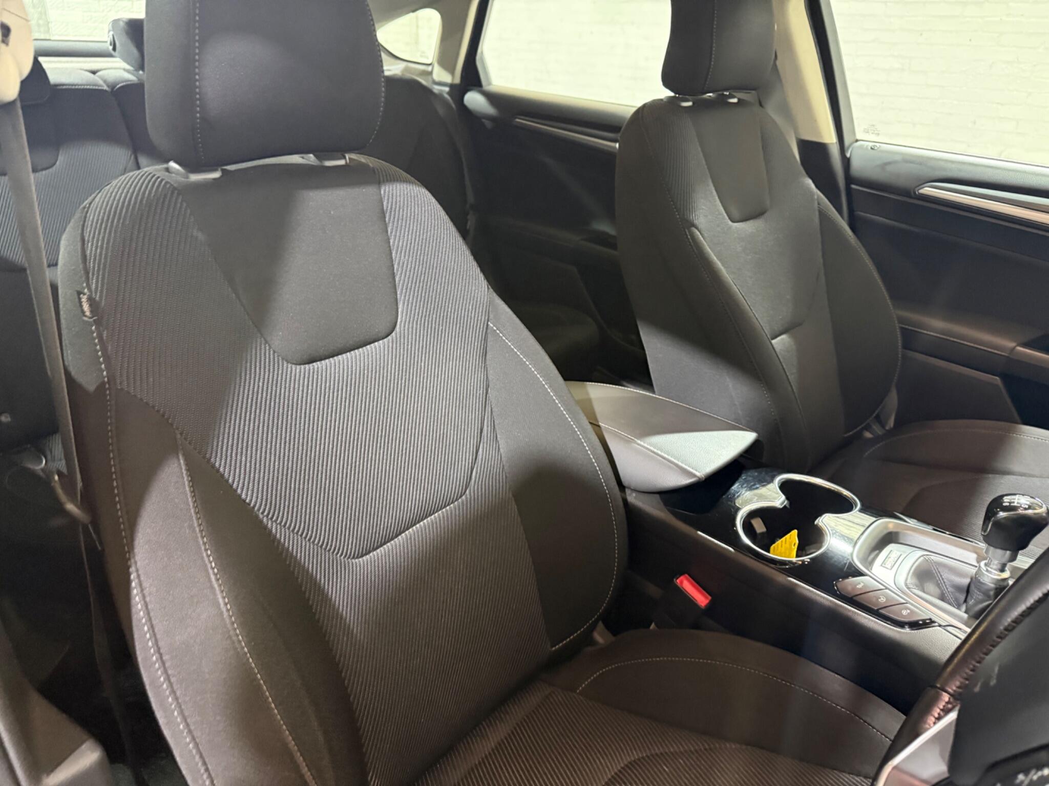 Ford Mondeo view 6