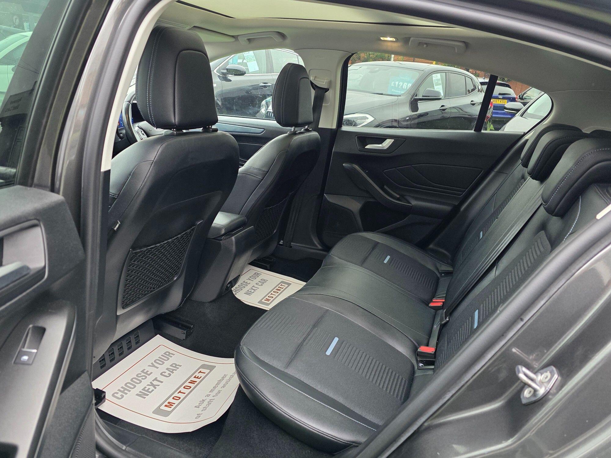 Ford Focus view 12