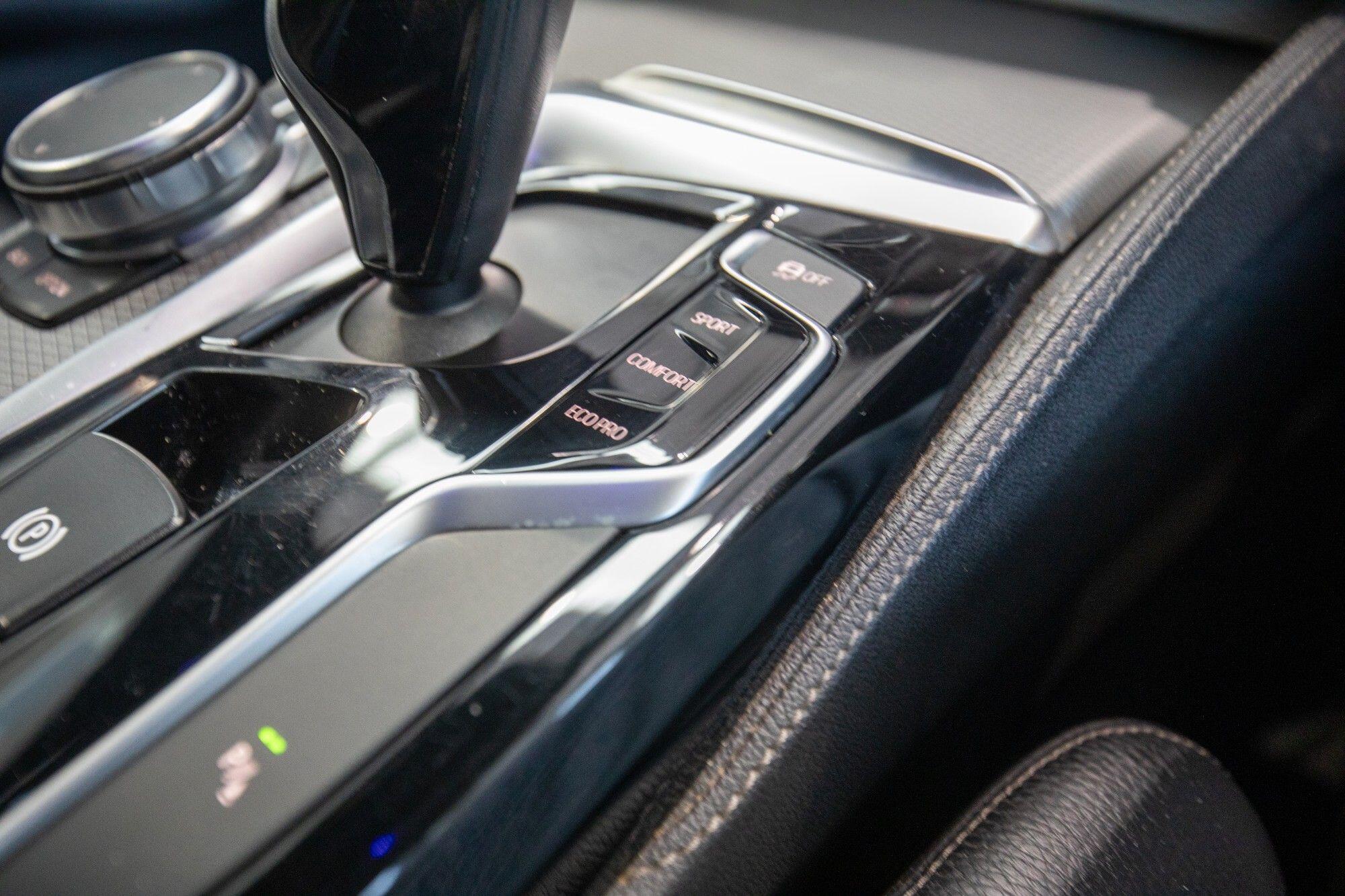 BMW 5 Series view 25