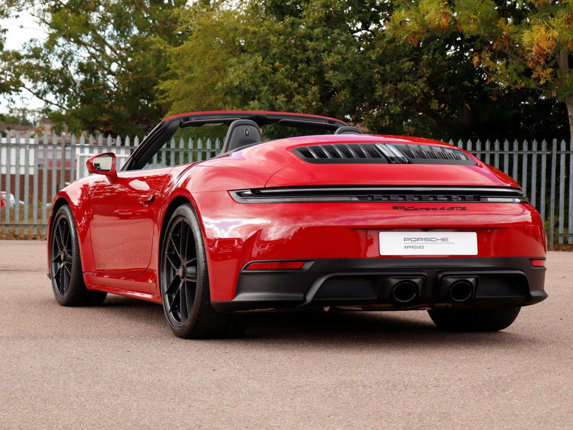 Porsche 911 view 40