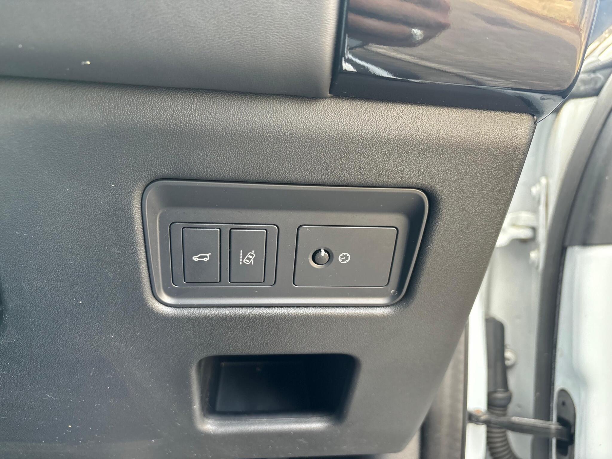 Land Rover Discovery 3 view 33