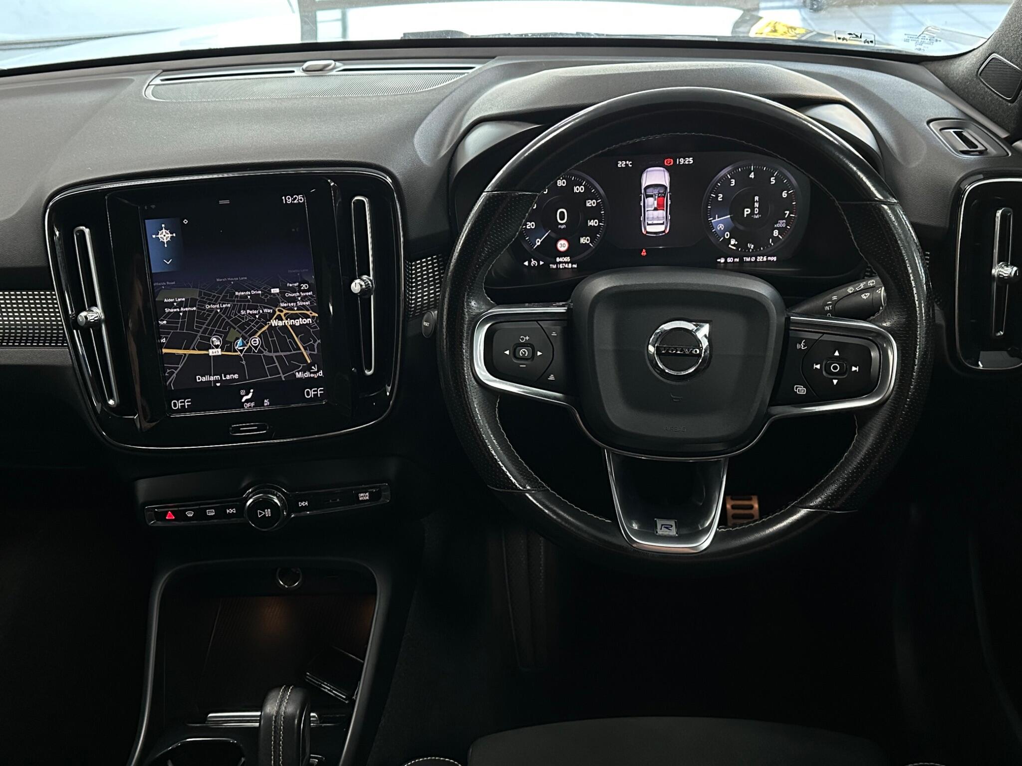 Volvo XC40 view 17