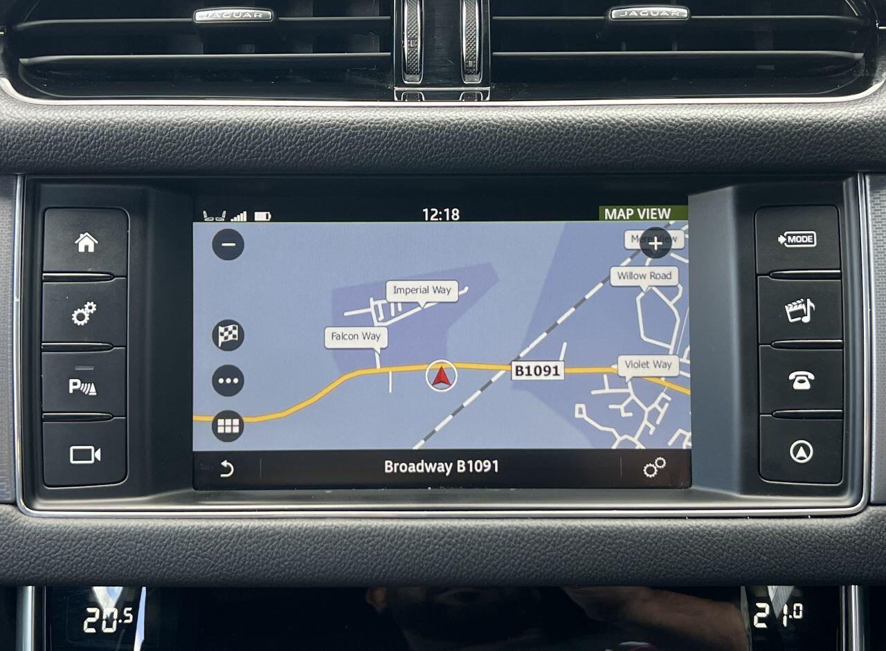 Jaguar XF view 42