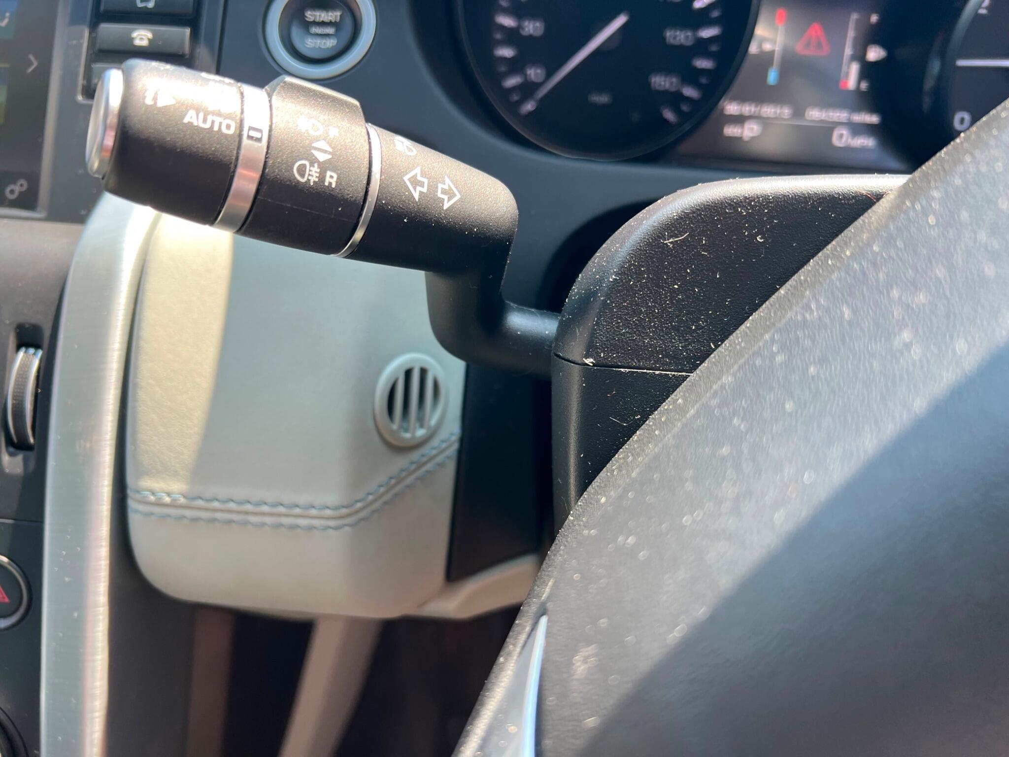 Land Rover Discovery Sport view 17