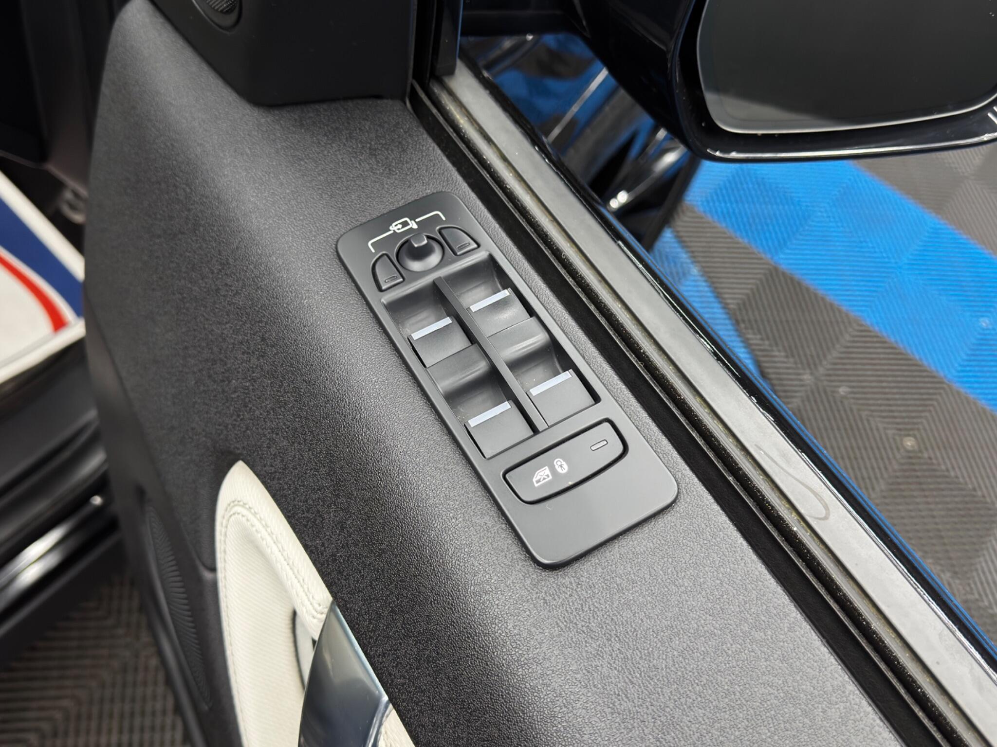 Land Rover Discovery Sport view 42