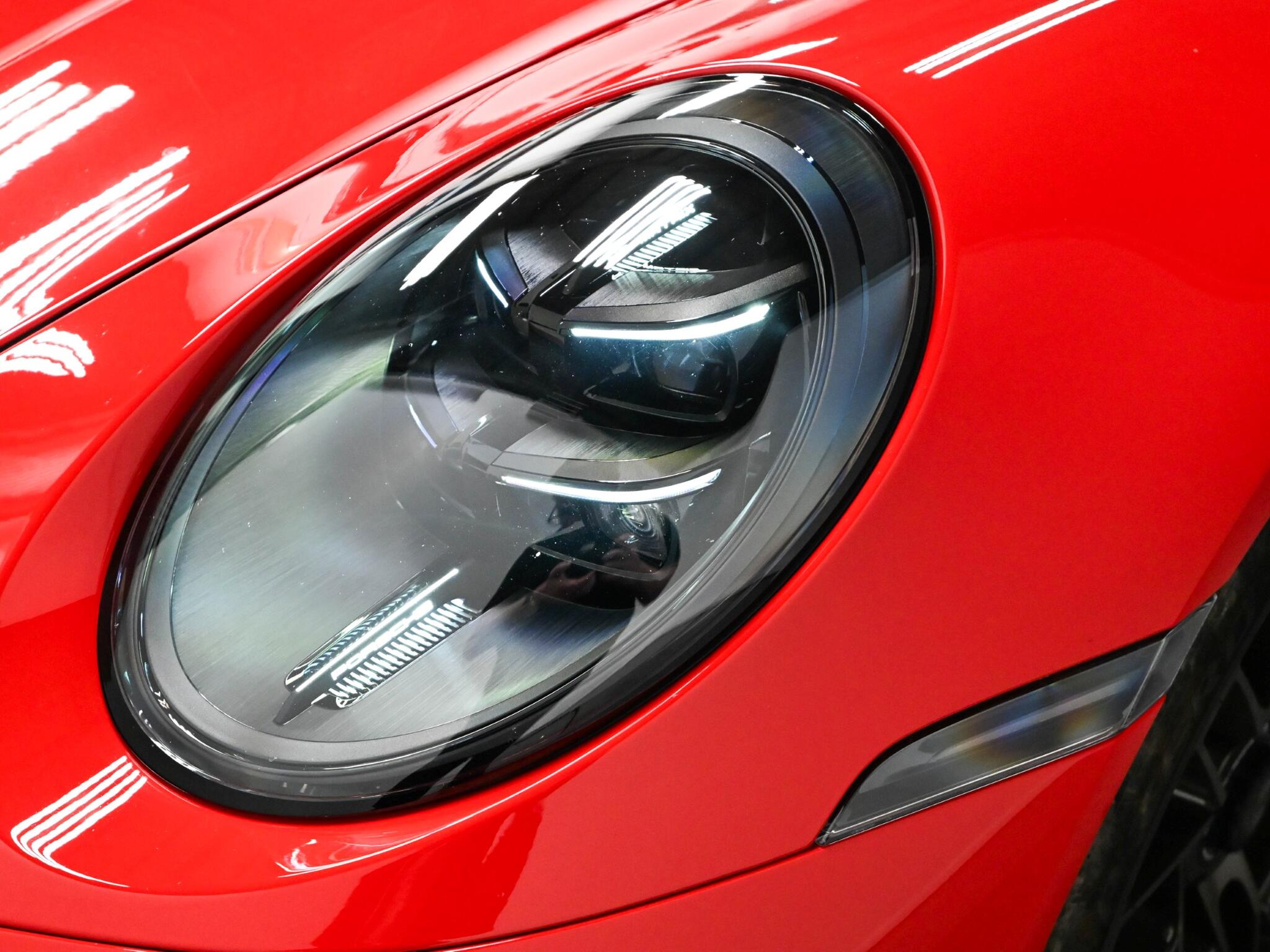 Porsche 911 view 8