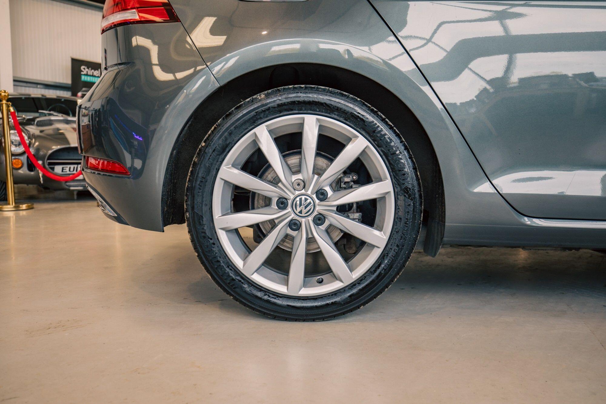 Volkswagen Golf view 7