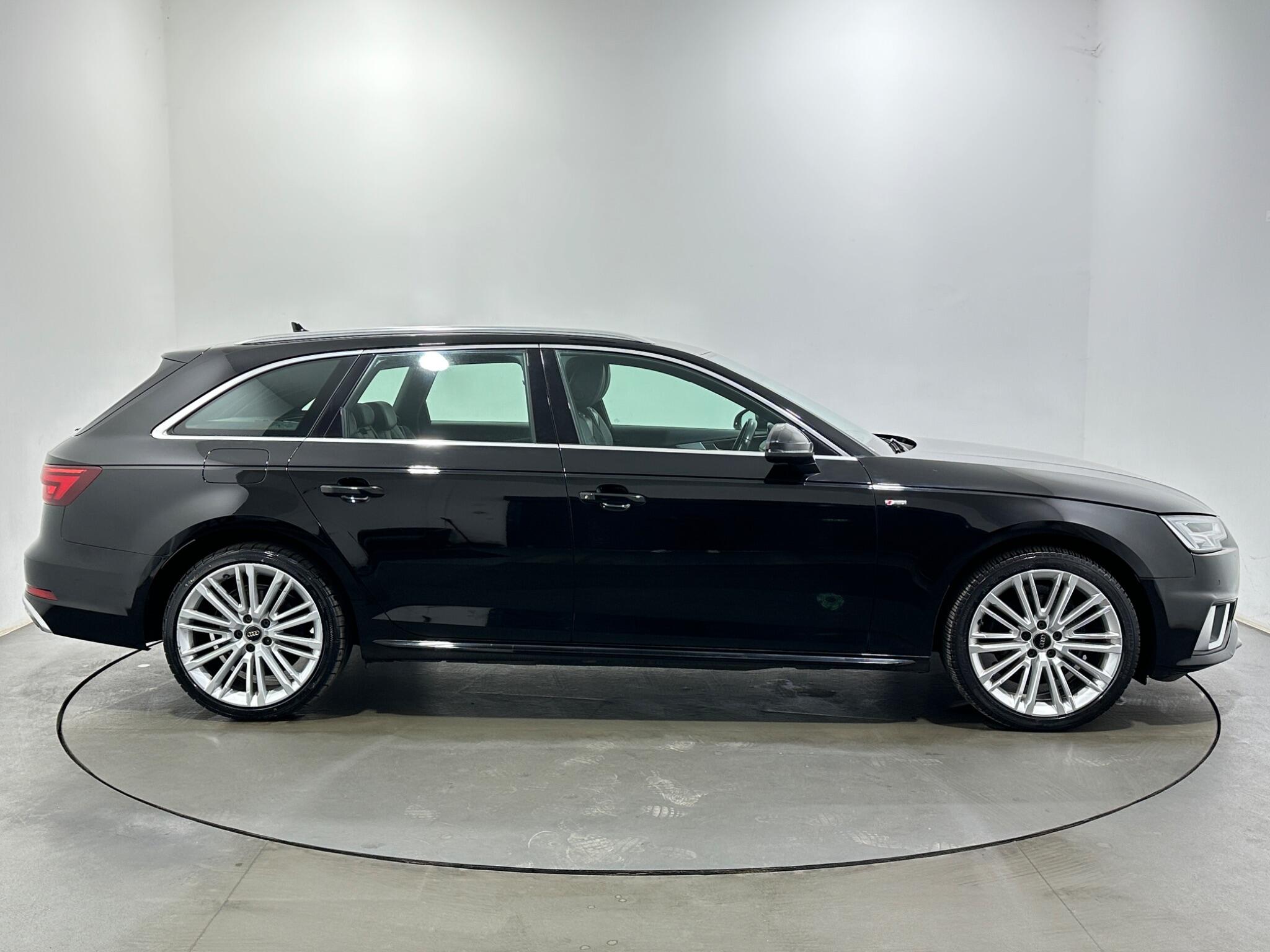 Audi A4 view 9