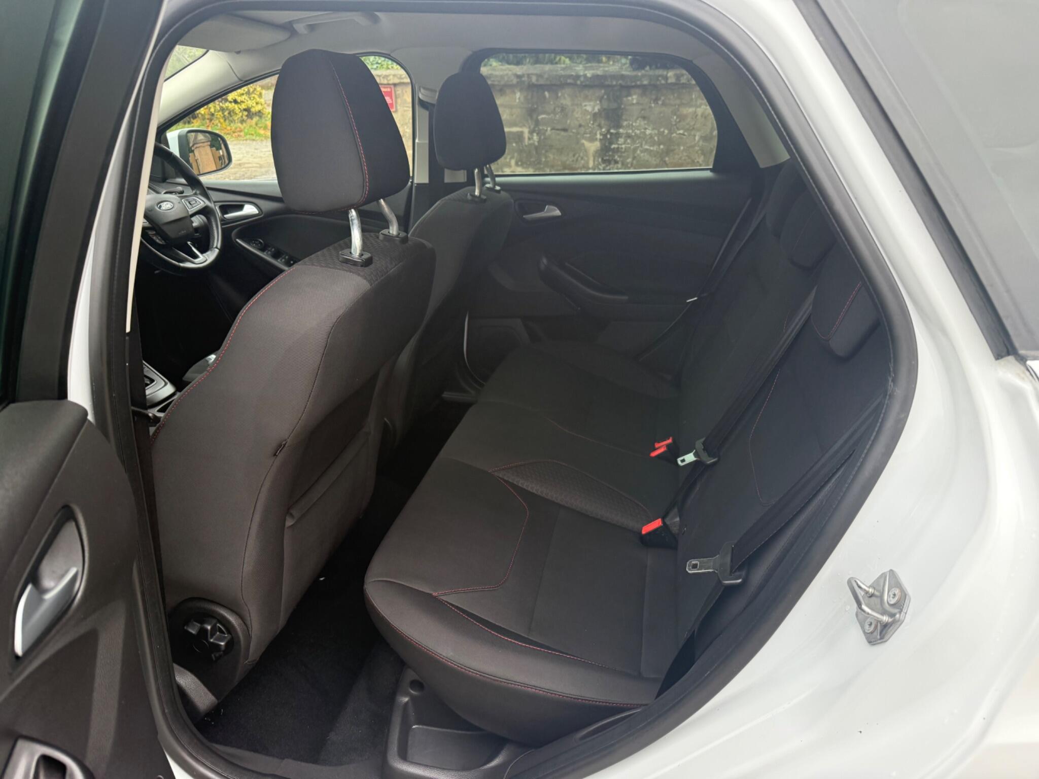 2015 Ford Focus image 18