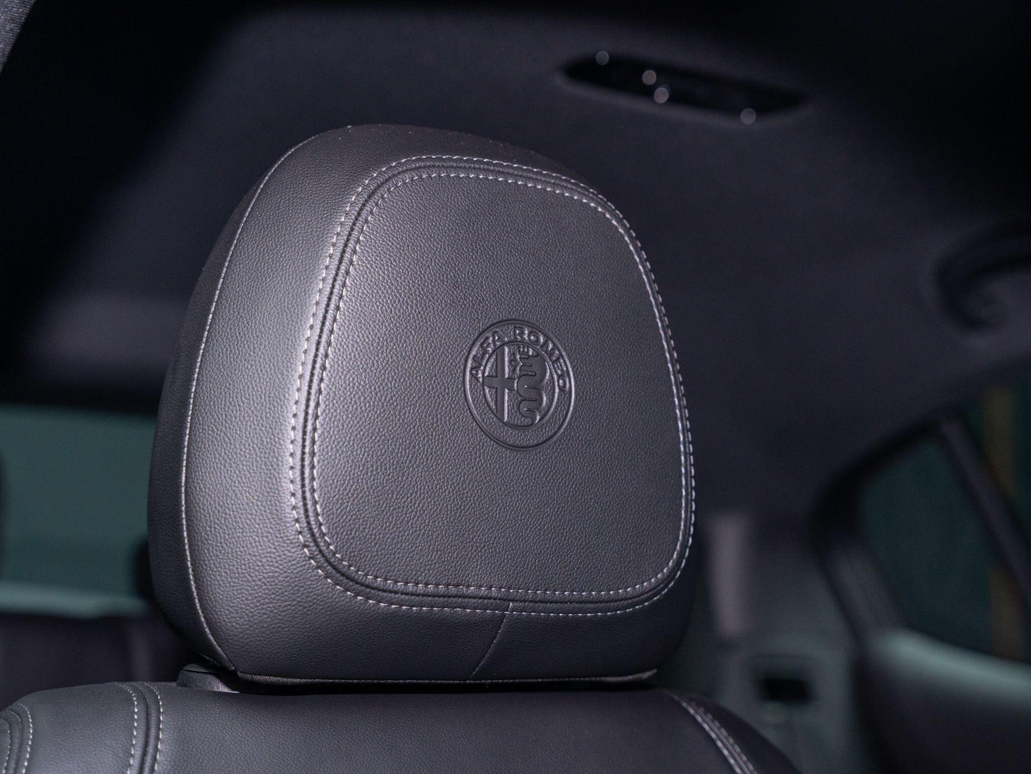 Alfa Romeo Stelvio view 45