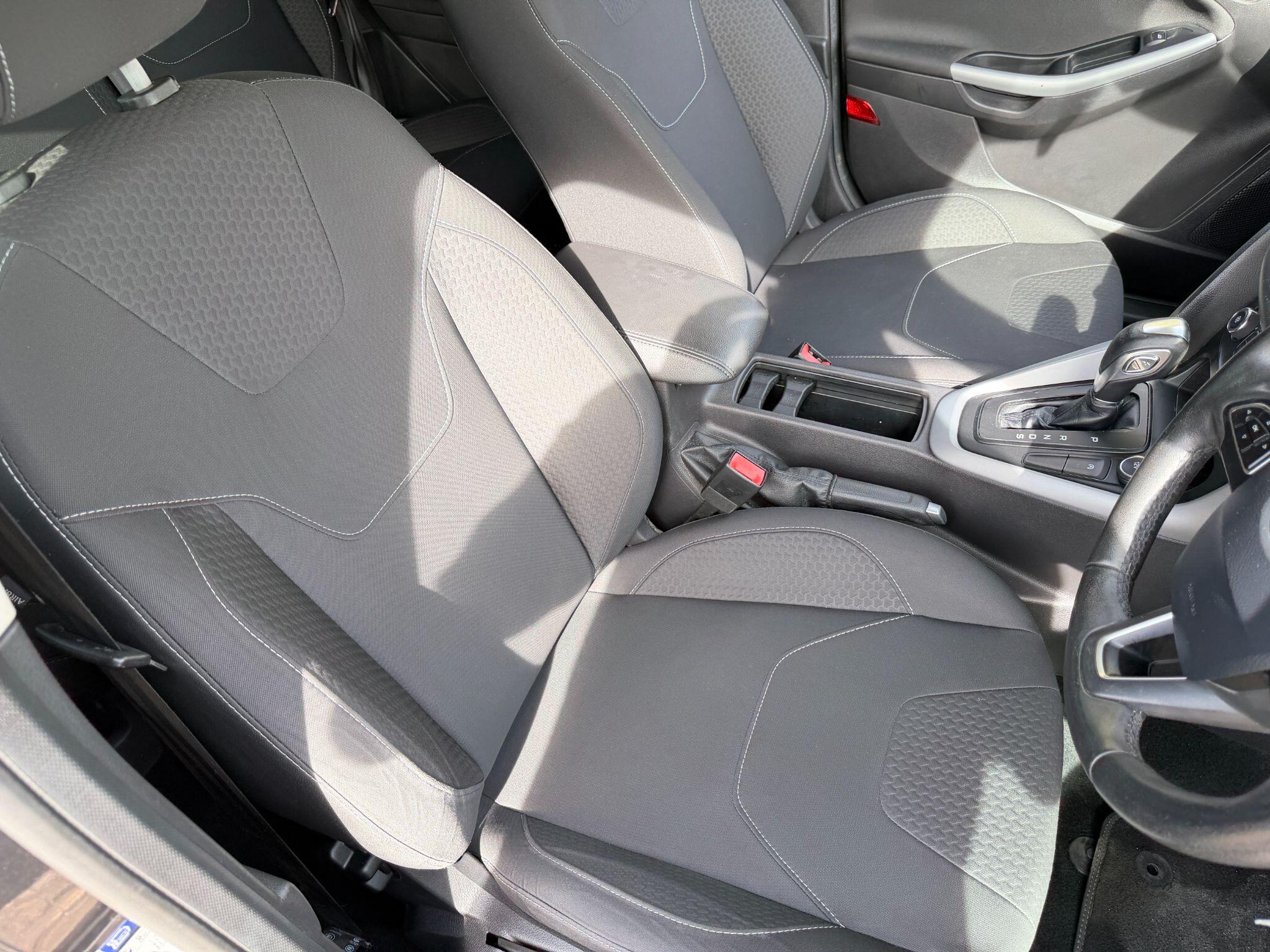 Ford Focus view 25
