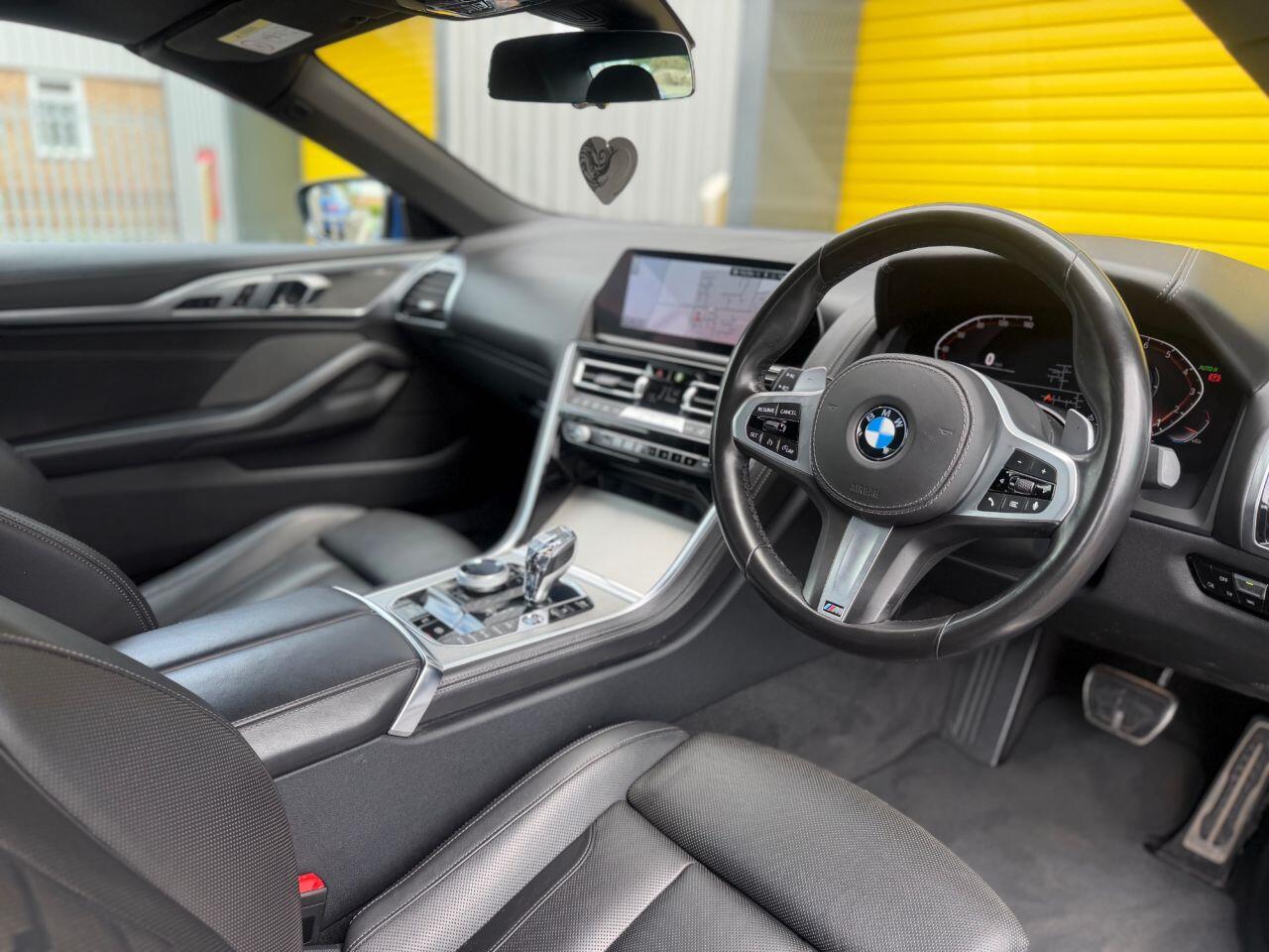 BMW 8 Series view 28