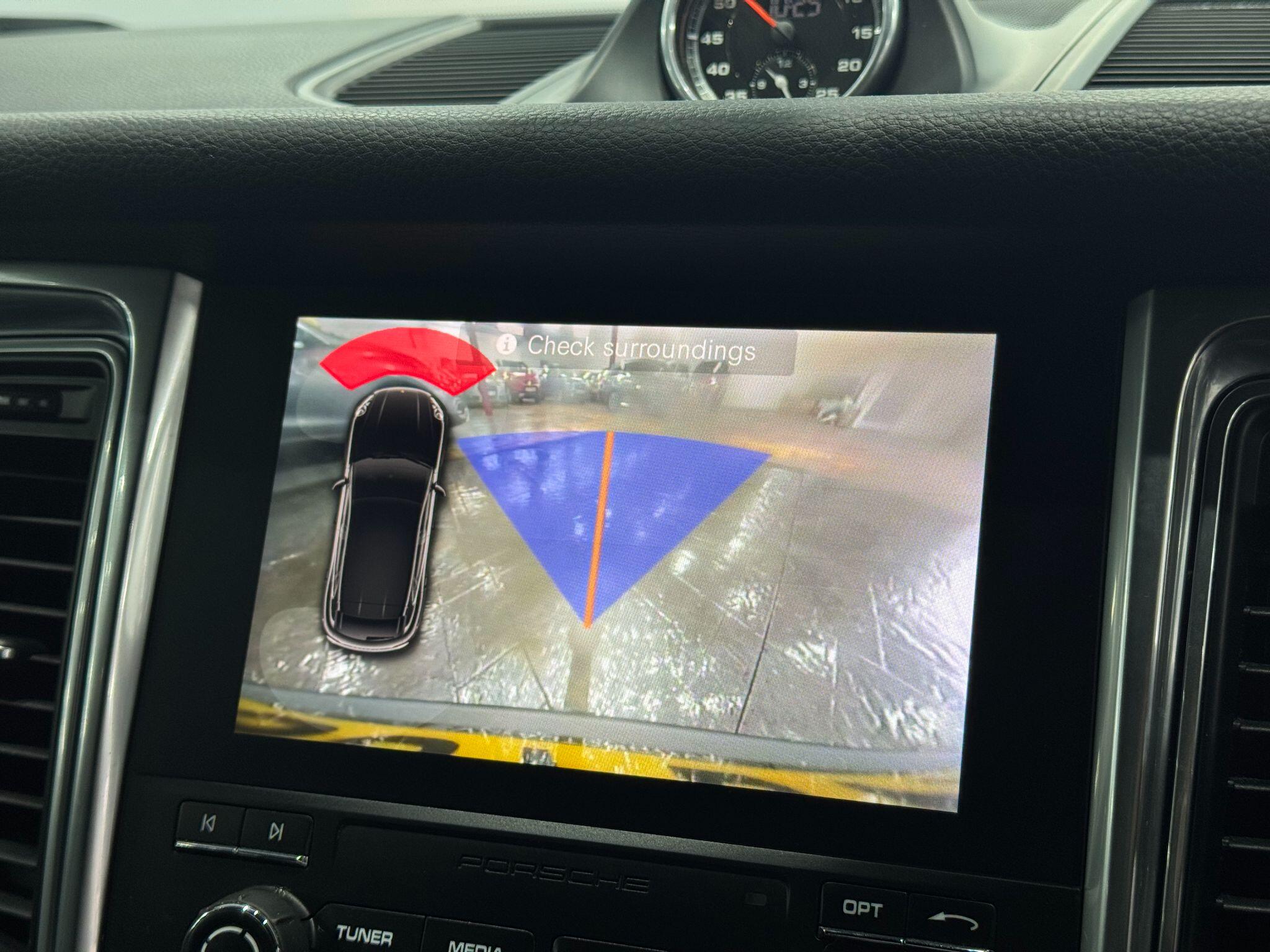 Porsche Macan view 37