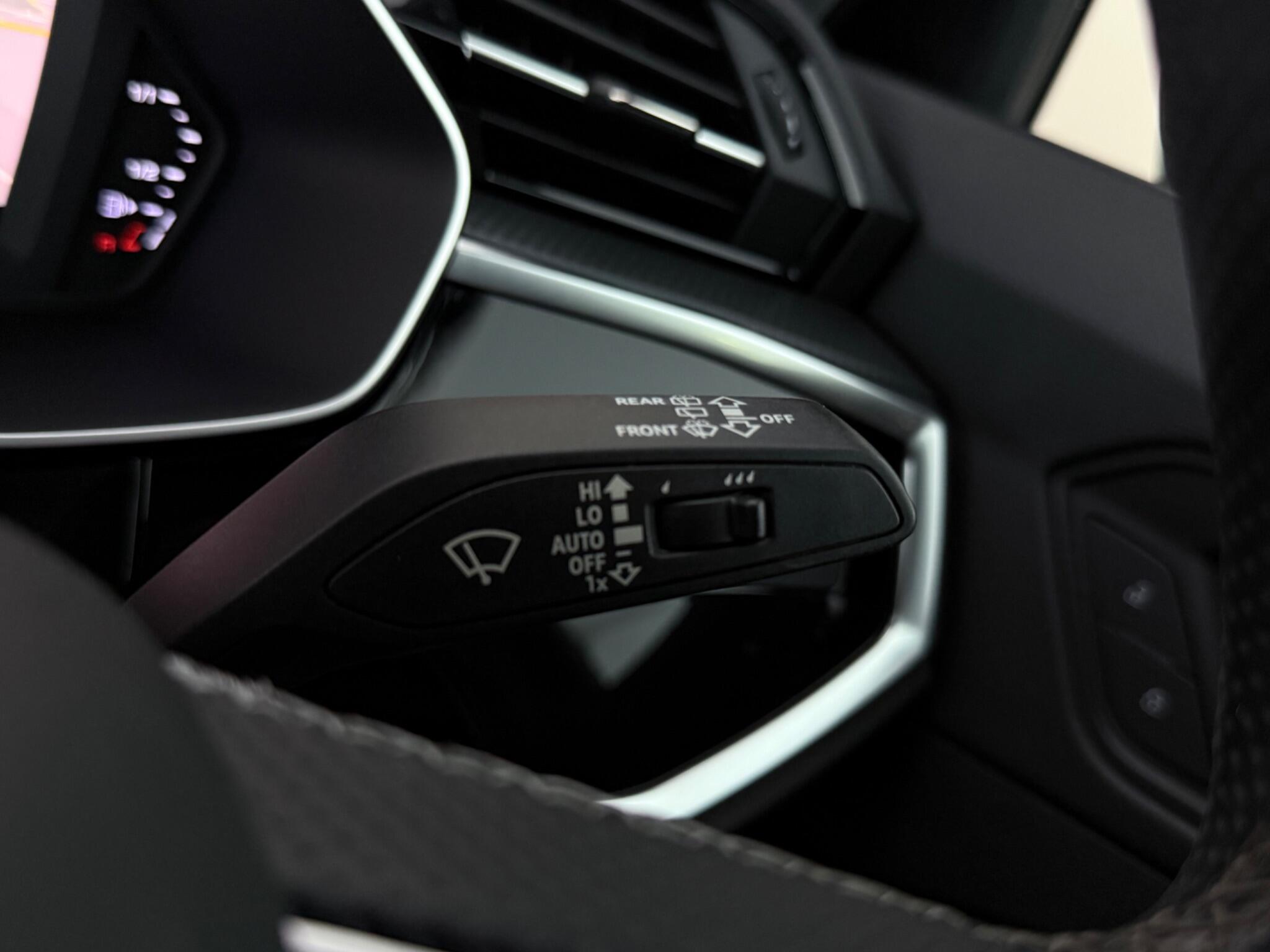 Audi Q3 view 19