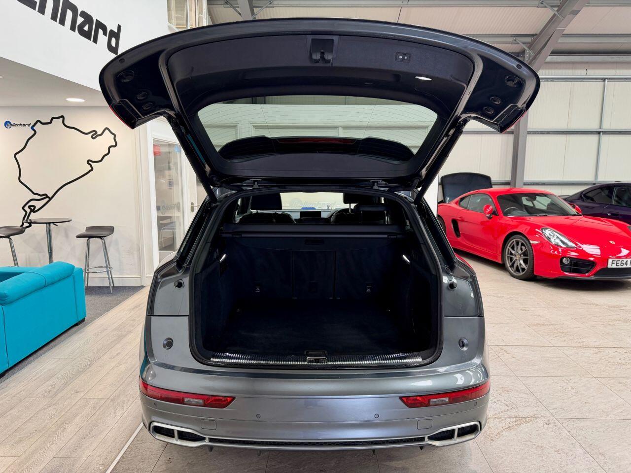Audi SQ5 view 30