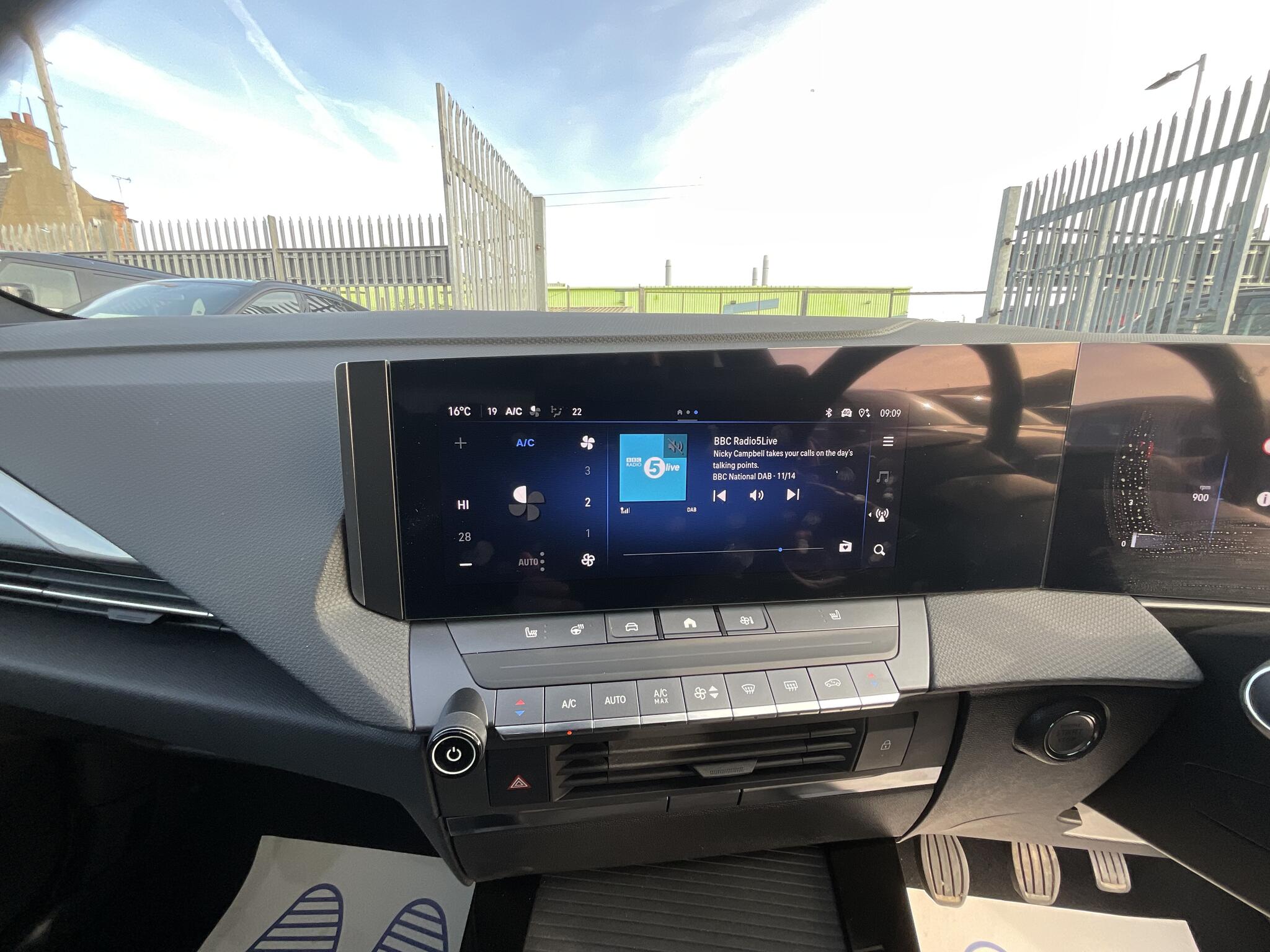Vauxhall Astra view 25