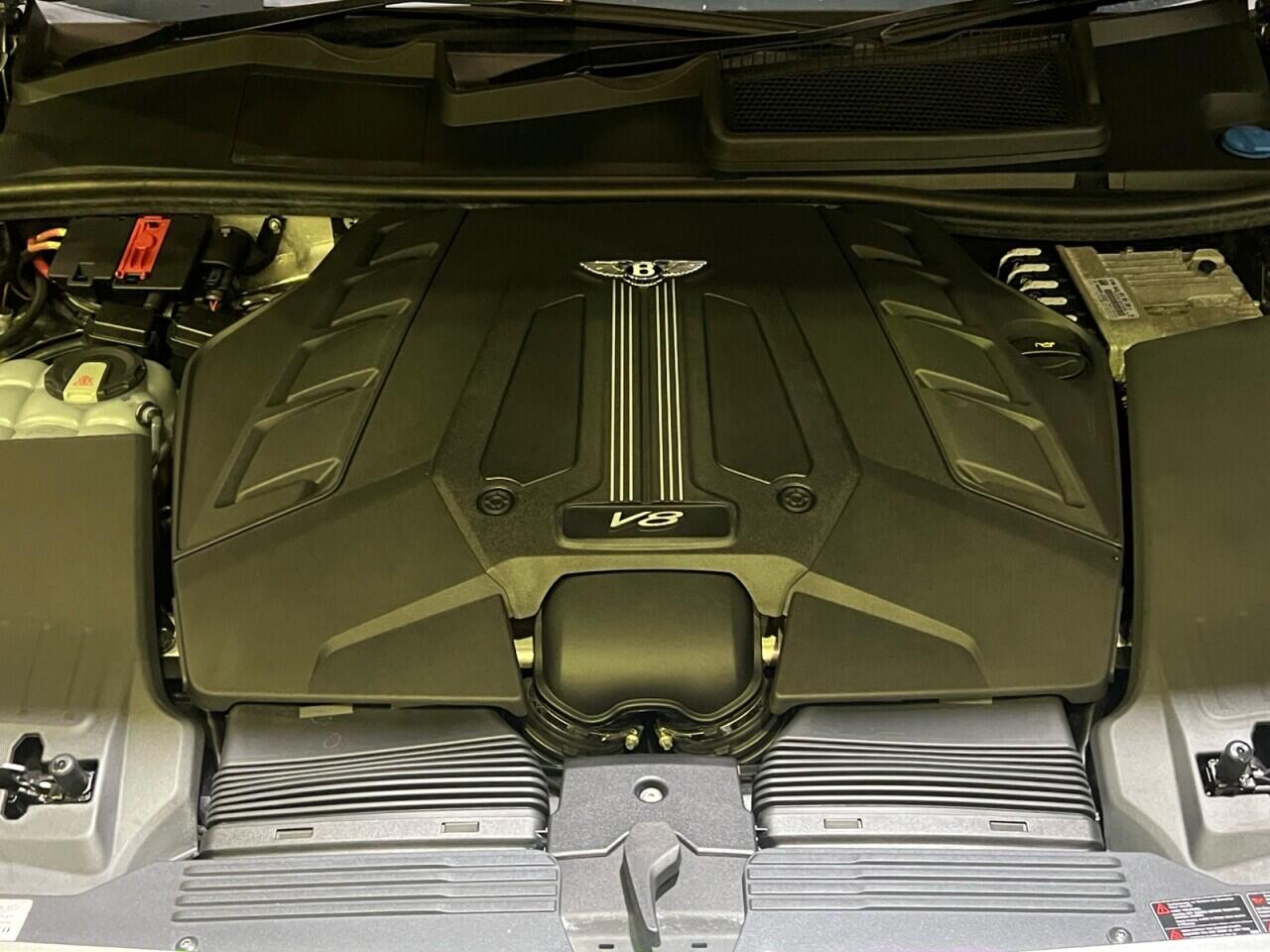 Bentley Bentayga view 21