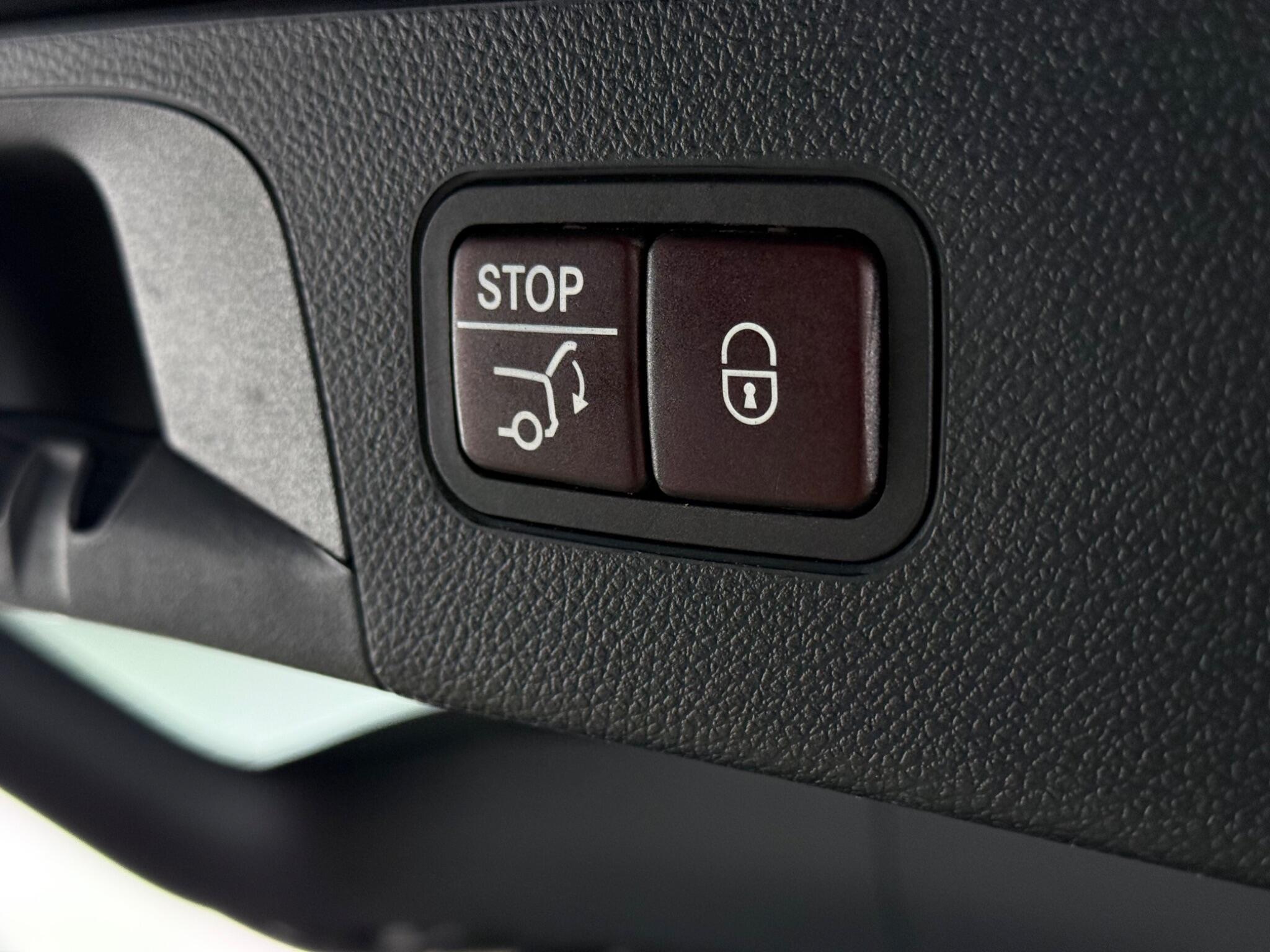 Mercedes-Benz GLC view 11