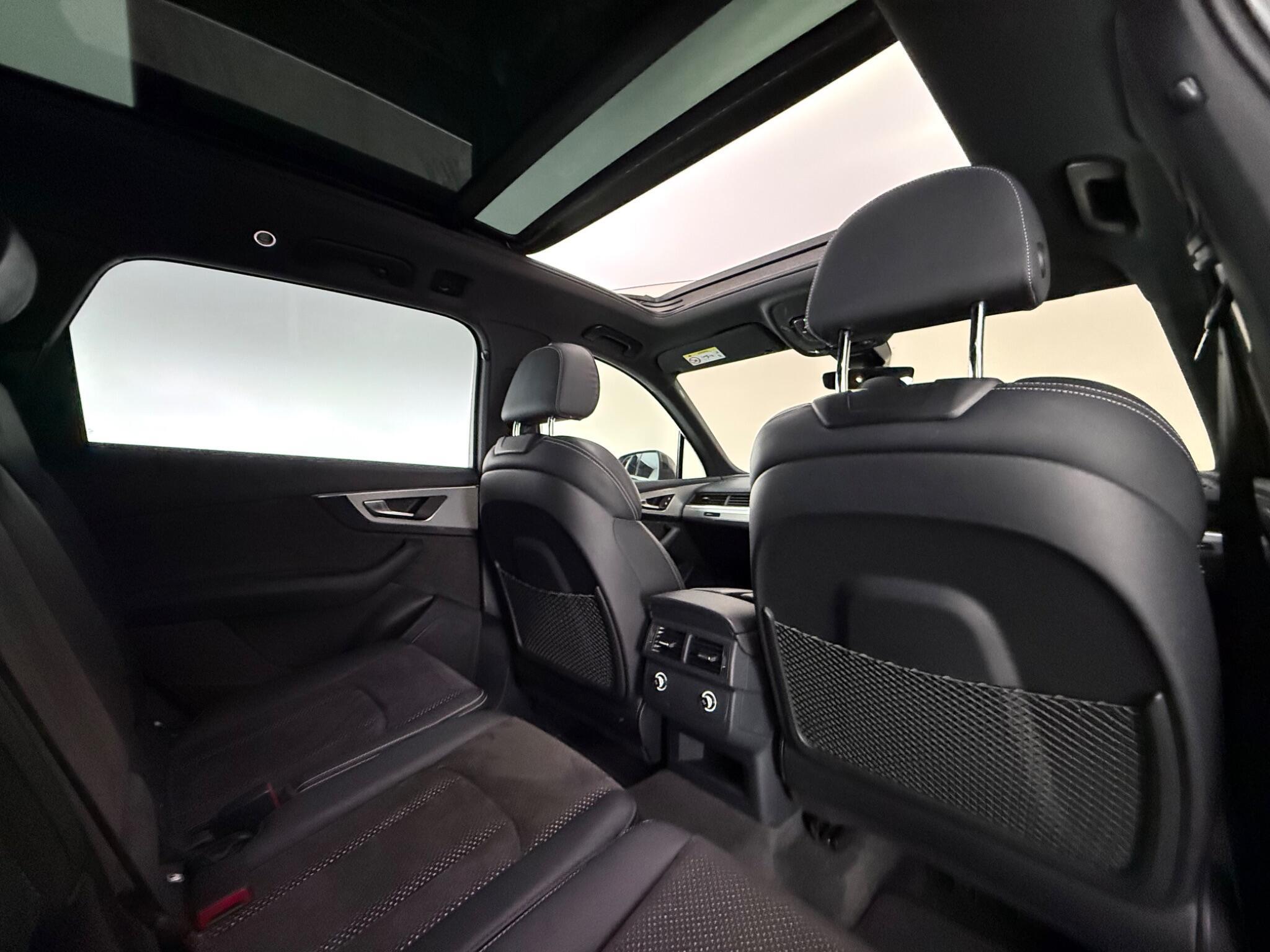 Audi Q7 view 37