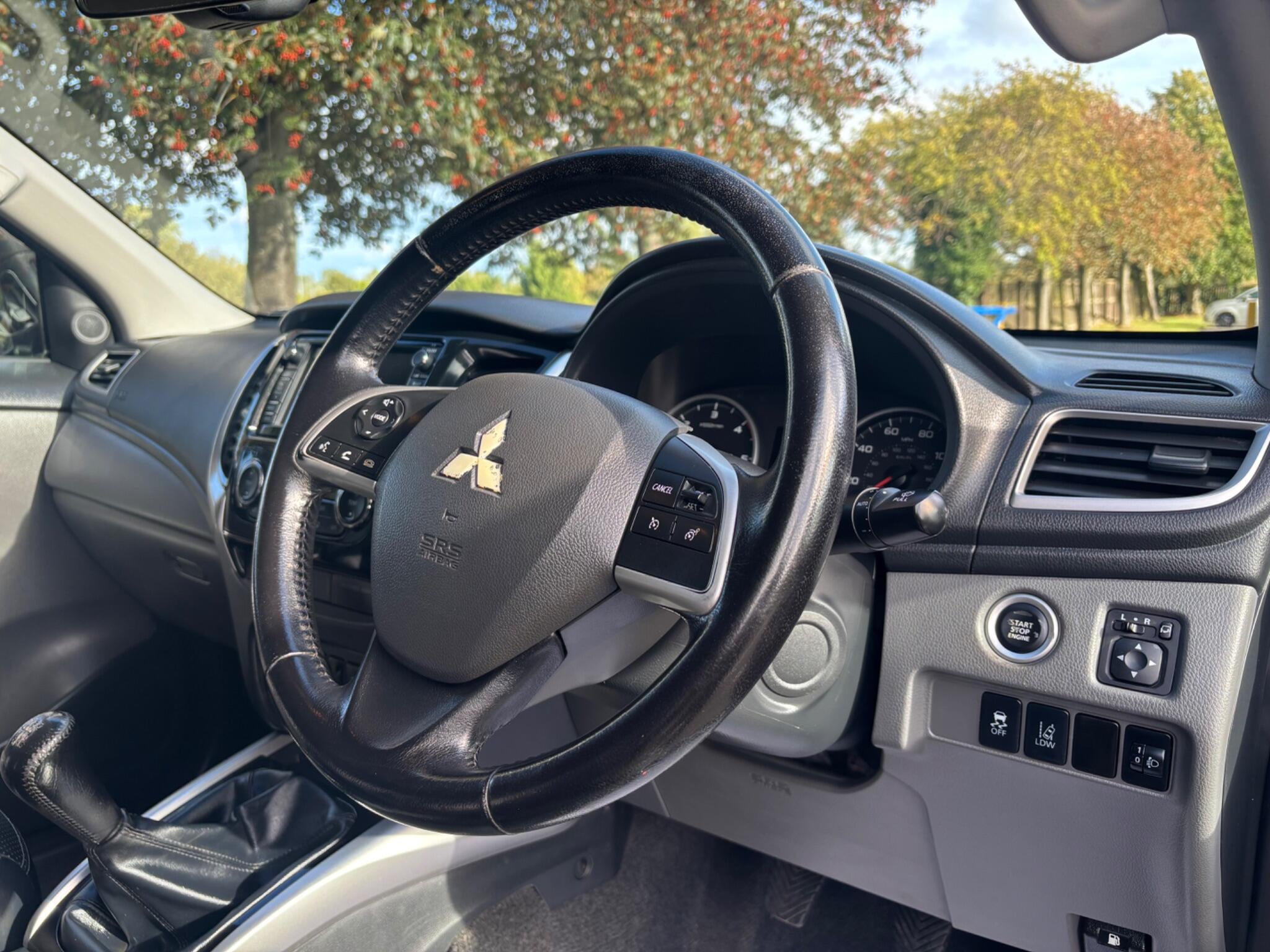Mitsubishi L200 view 9