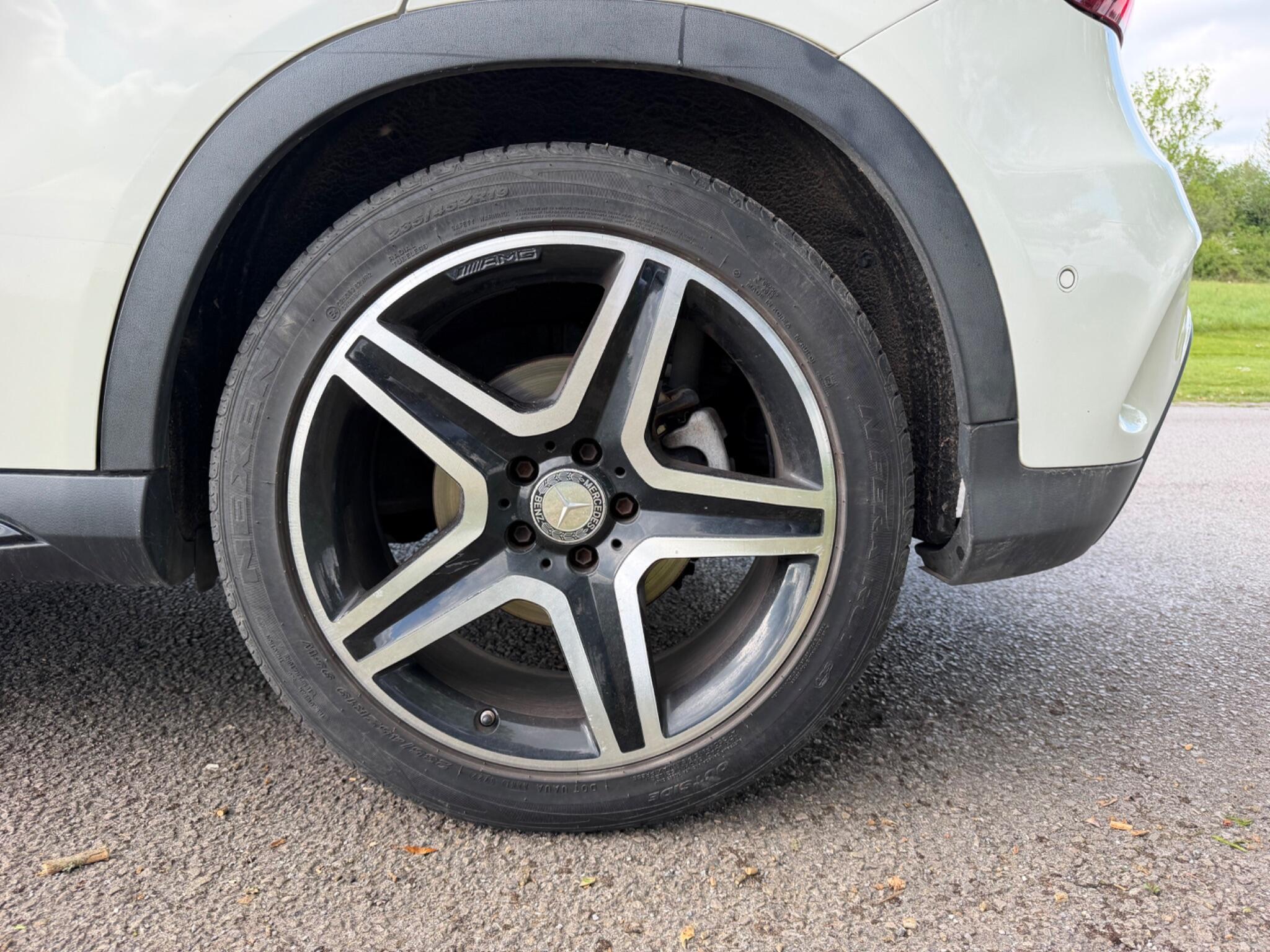 Mercedes-Benz Gla view 32