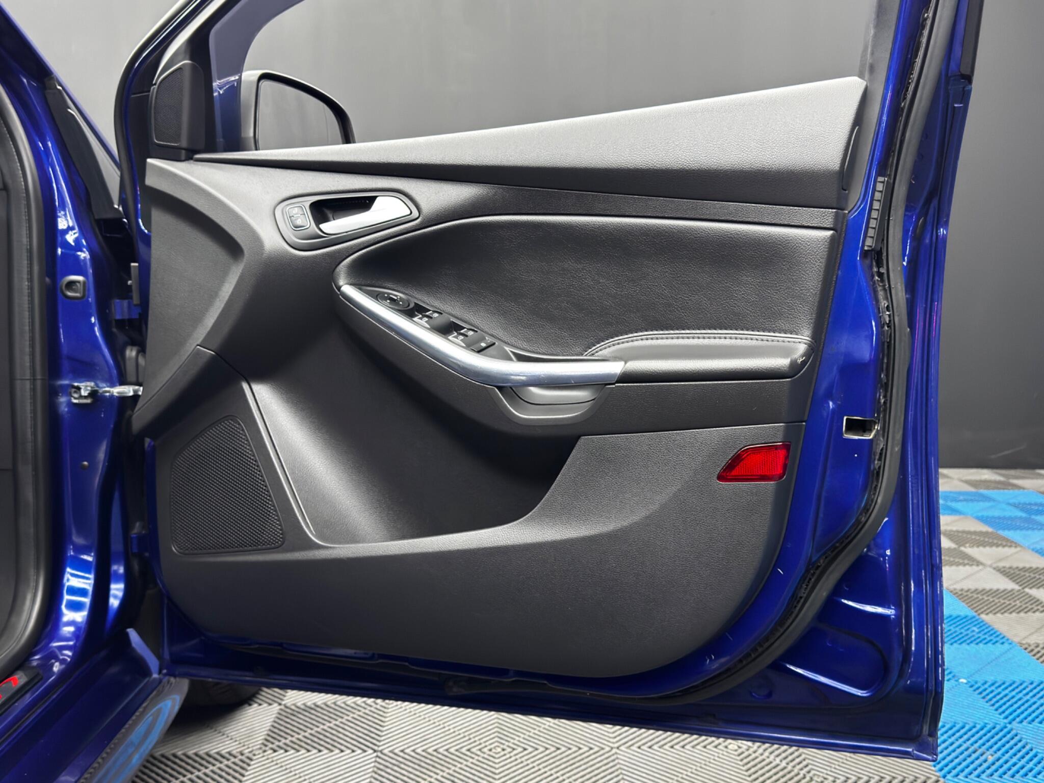 Ford Focus view 36