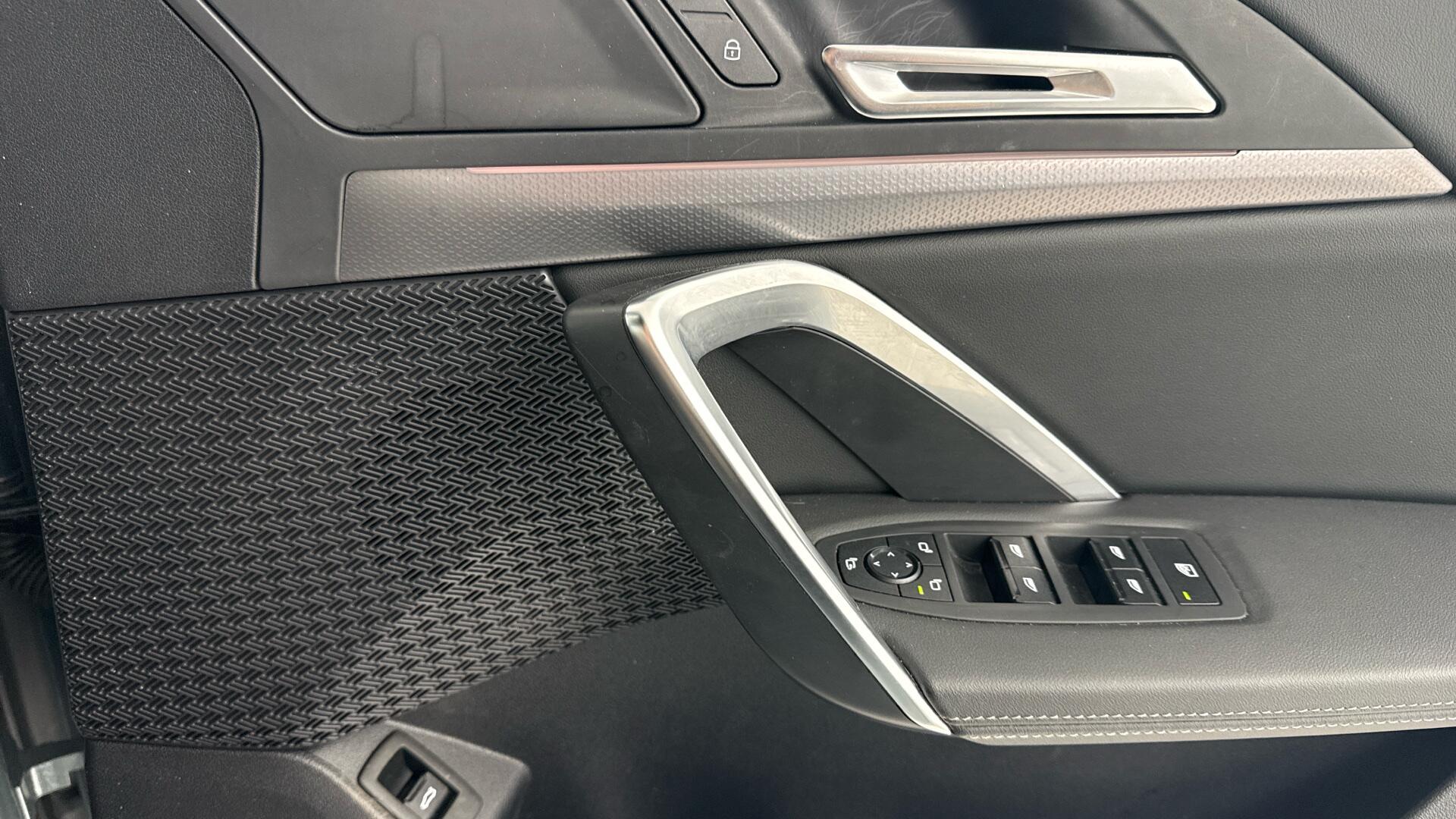 BMW iX1 view 20