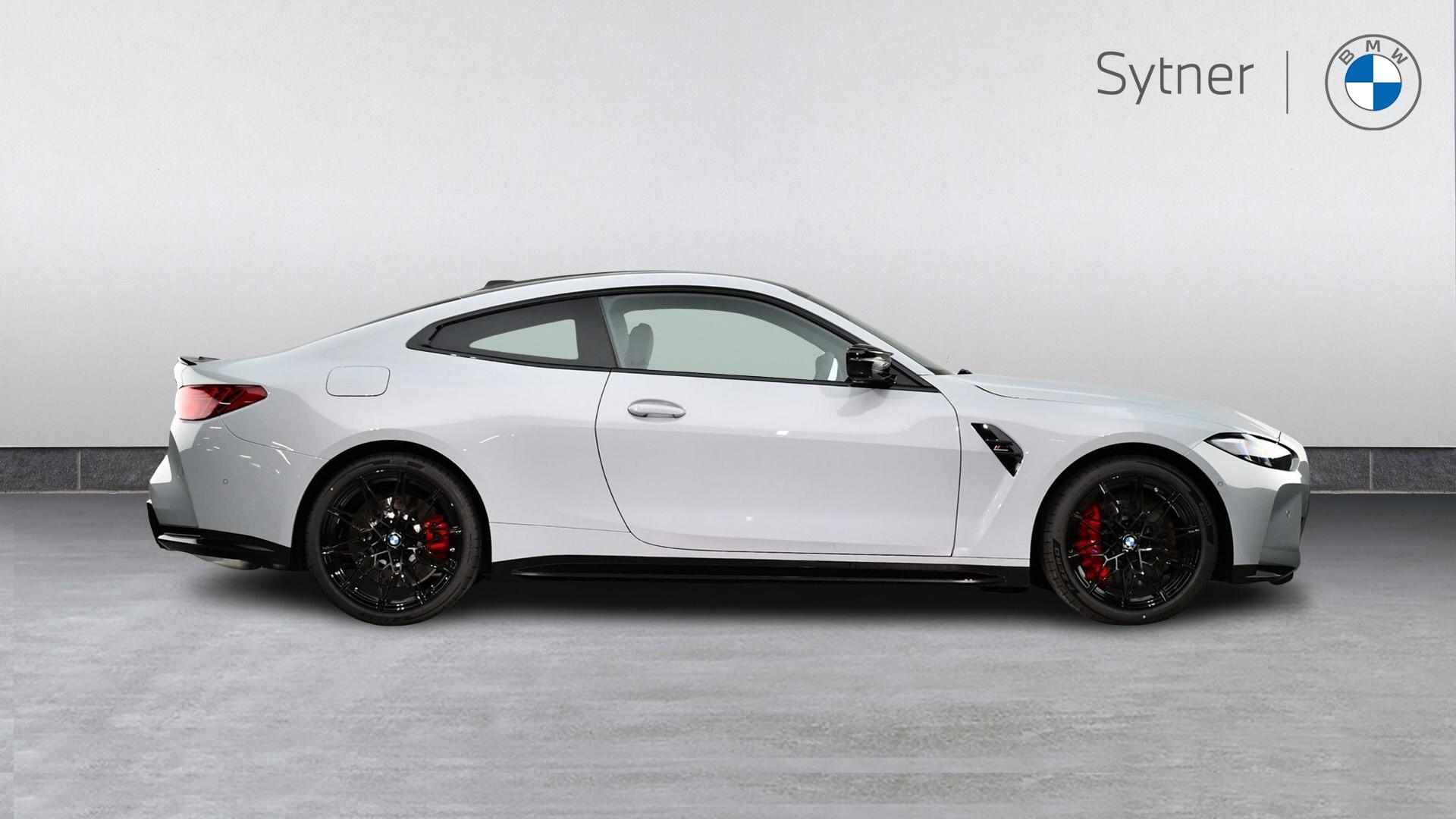 BMW M4 view 3