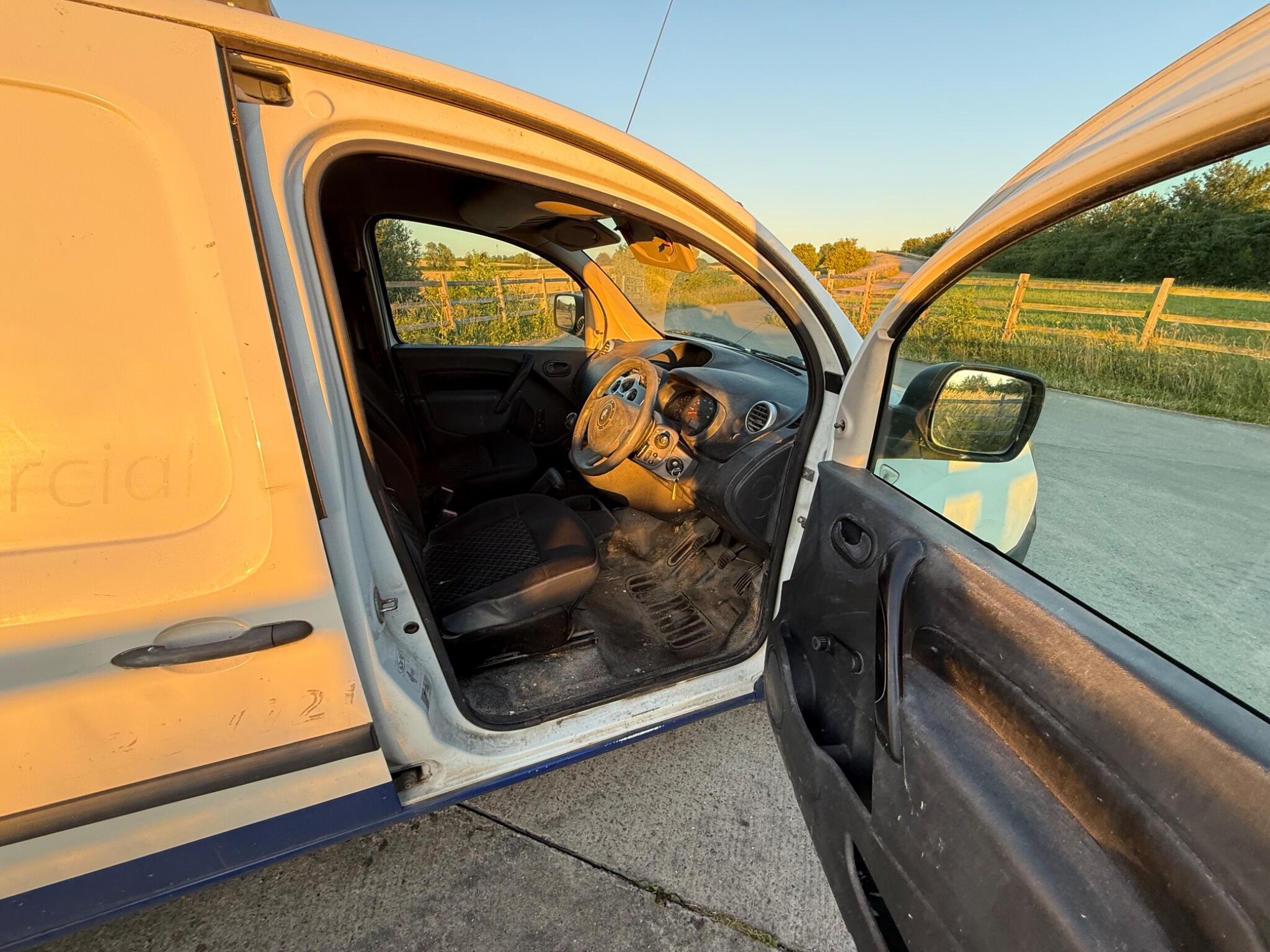 Renault Kangoo Maxi 1.5 LL21 dCi FWD L3 H1 4dr — photo 32 of 68