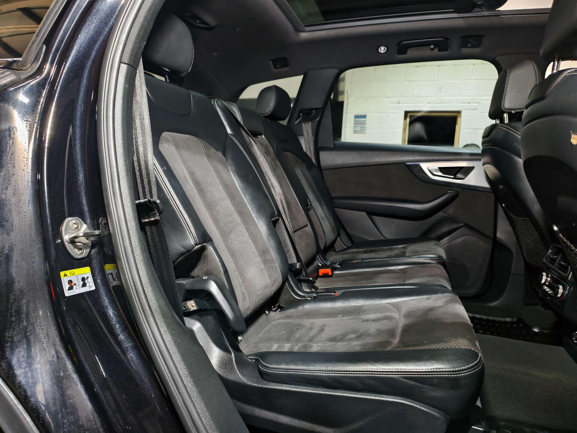 Audi Q7 view 25