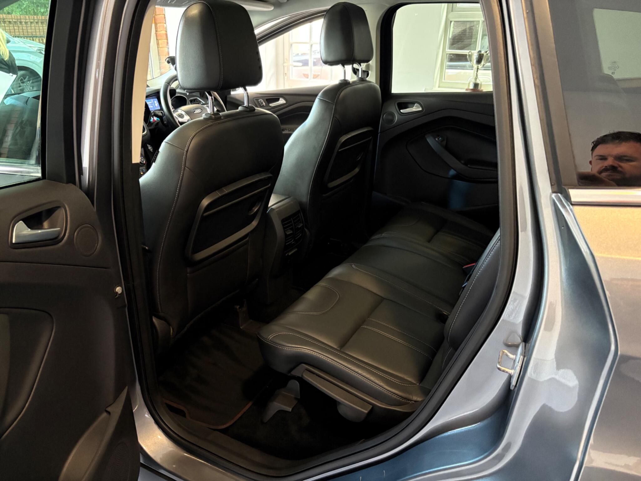 Ford Kuga view 25