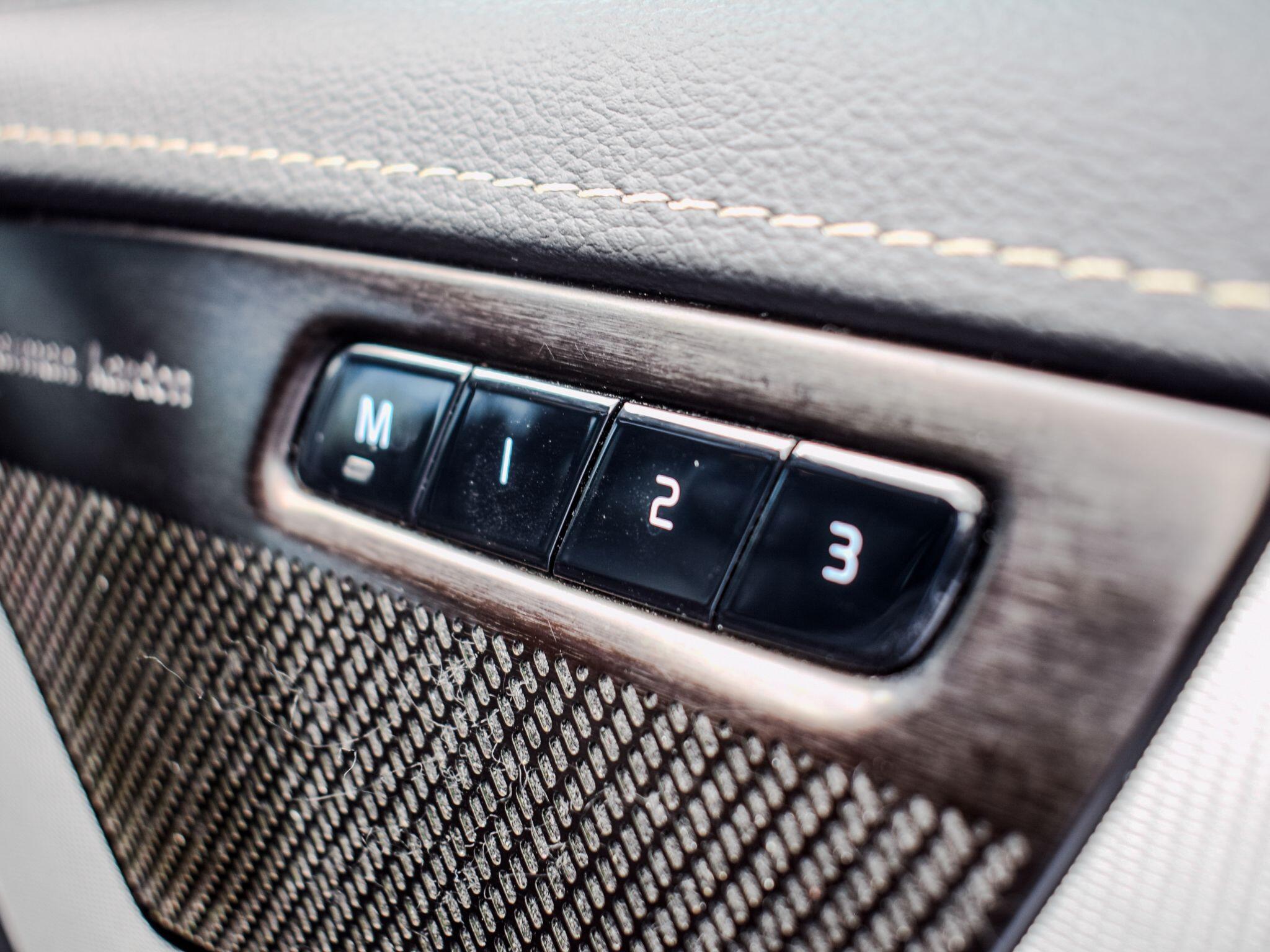 Volvo XC90 view 11