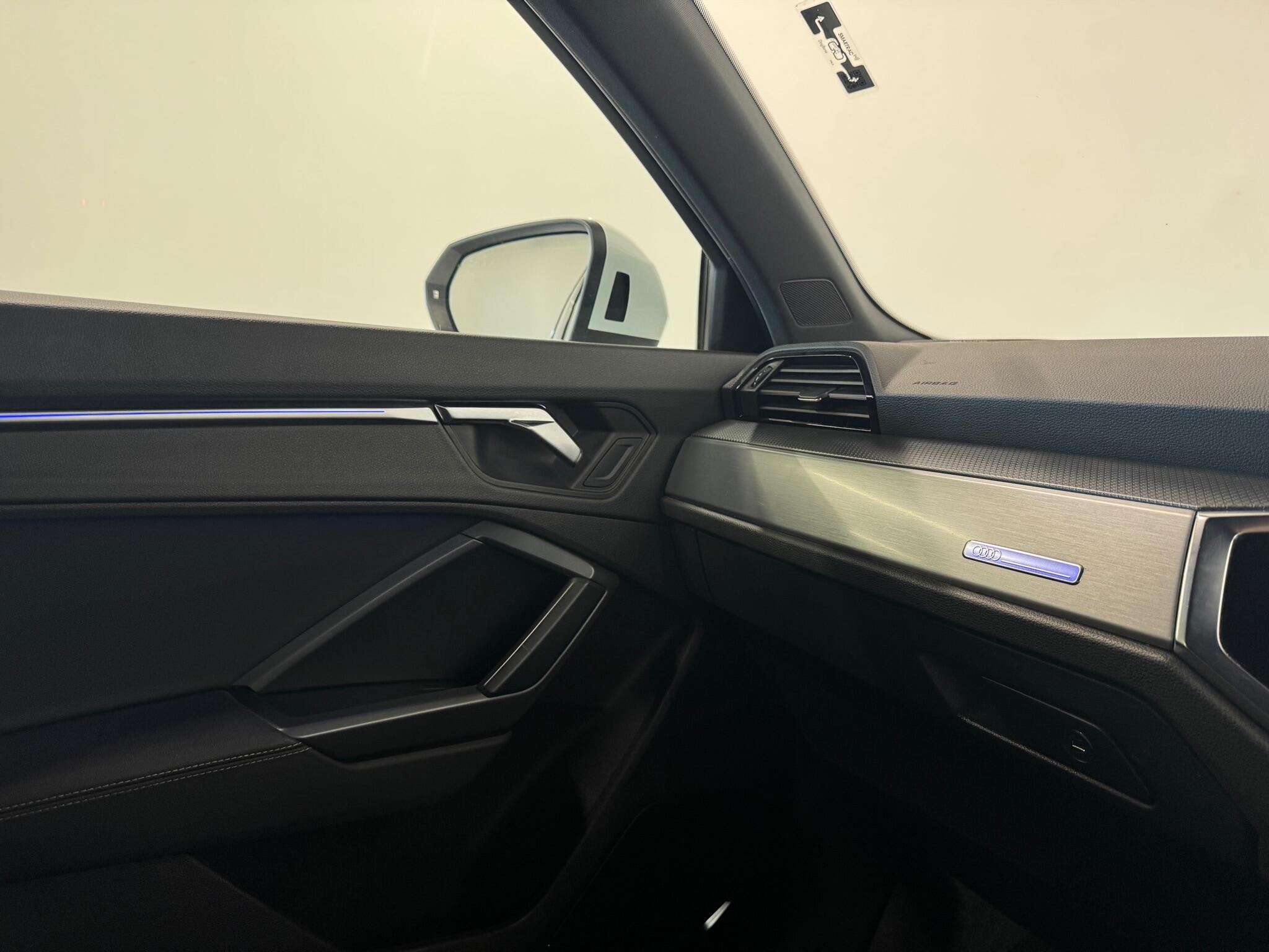 Audi Q3 view 25