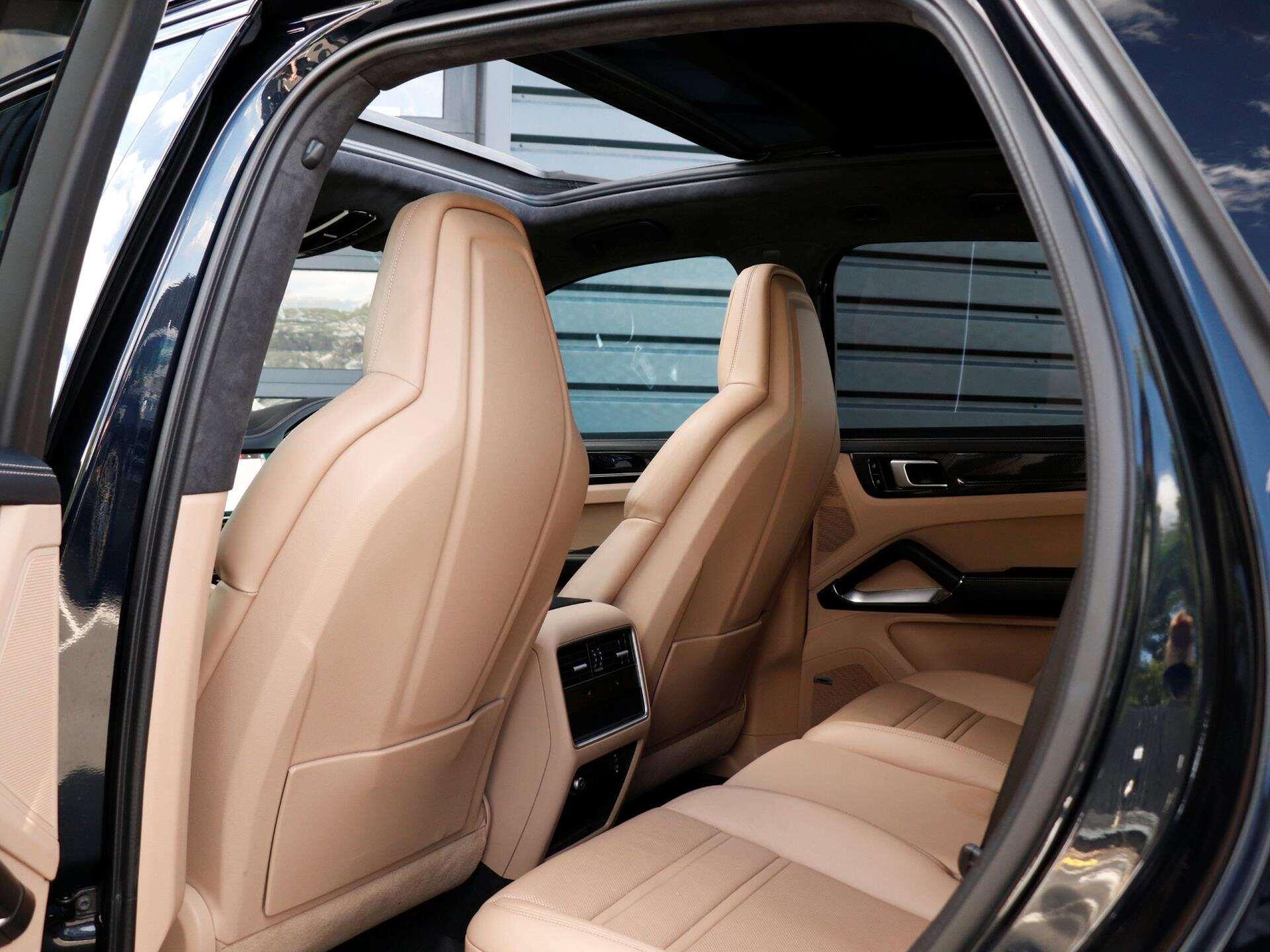 Porsche Cayenne view 28