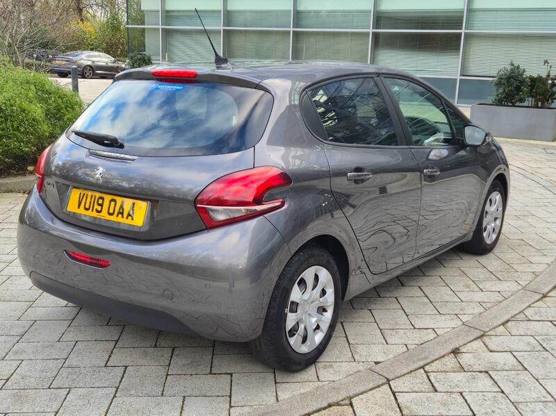 2019 Peugeot 208 1.2 PureTech Signature Euro 6 (s/s) 5dr • 53,000 miles image 3