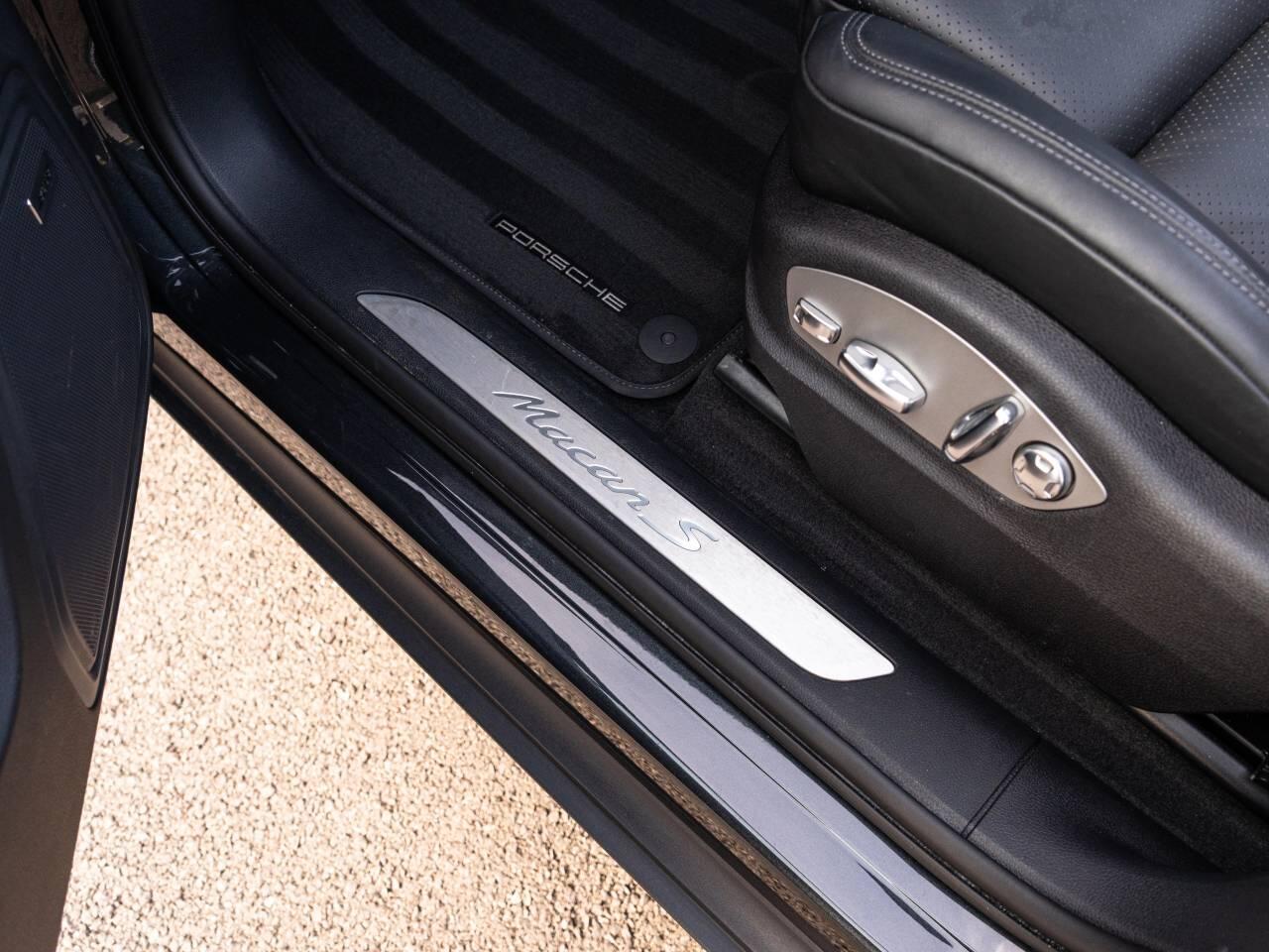 Porsche Macan view 28