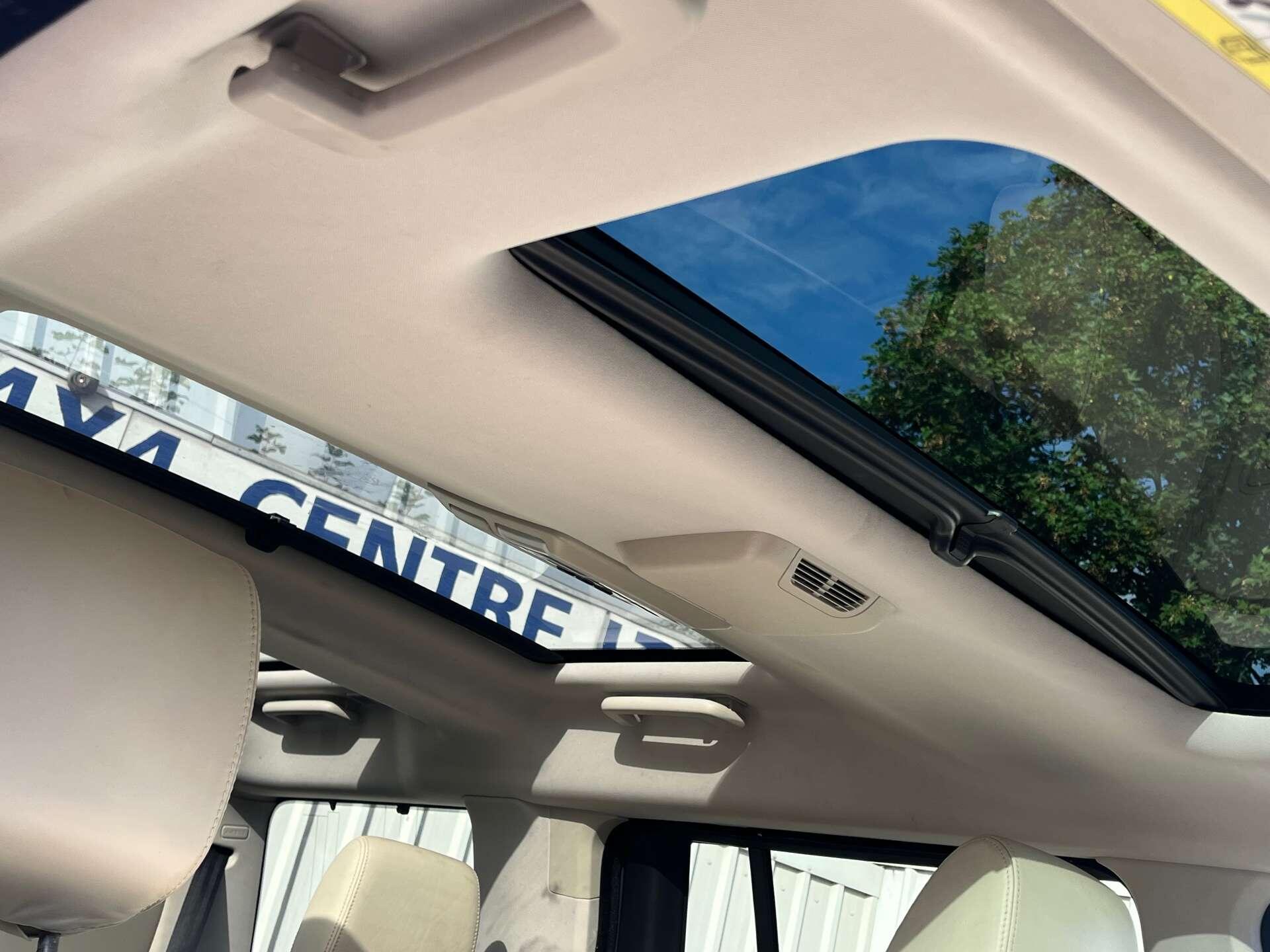 Land Rover Discovery view 27