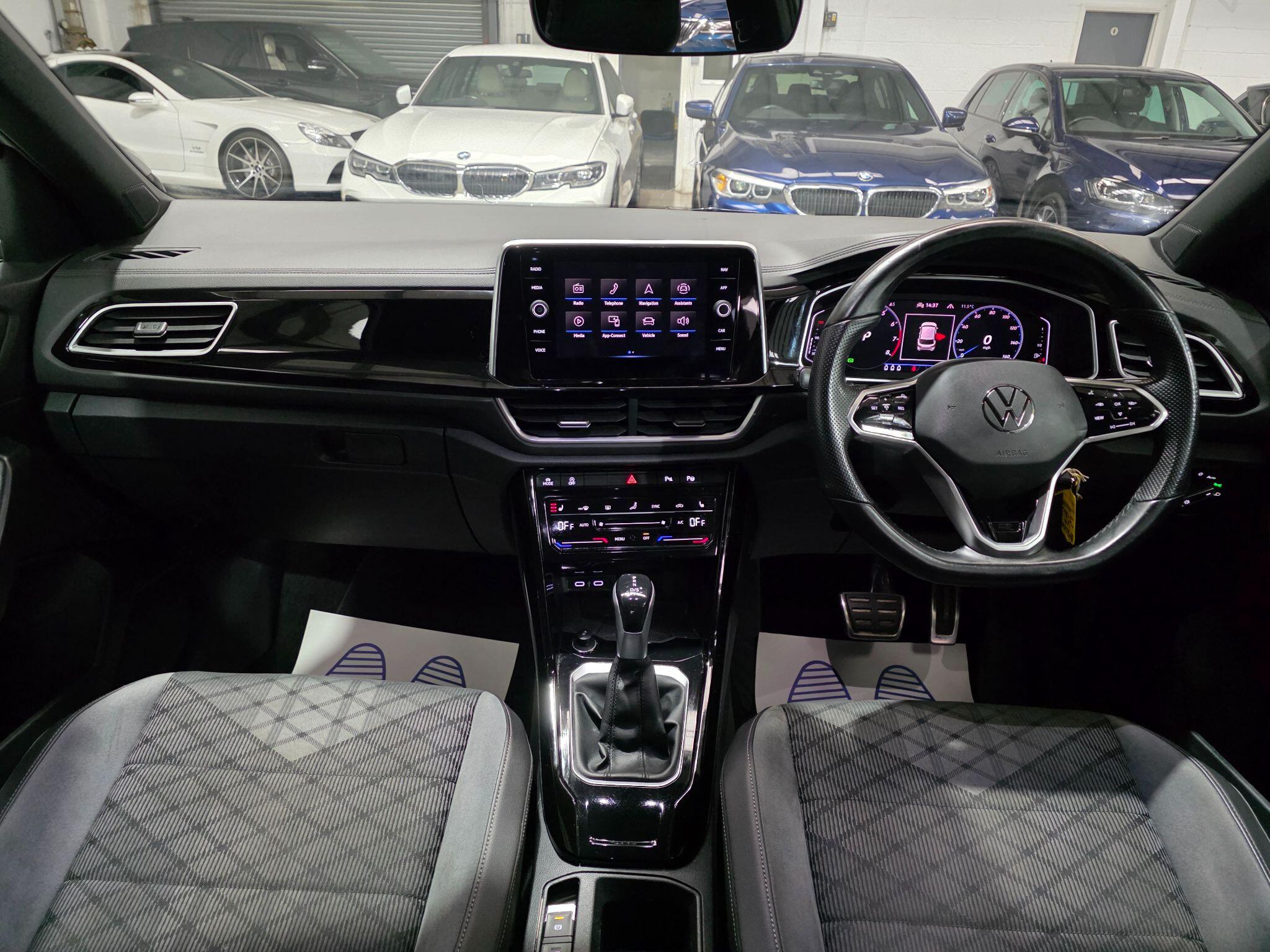 Volkswagen T-Roc view 5