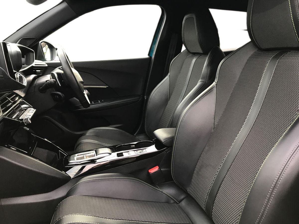 Peugeot 2008 view 6