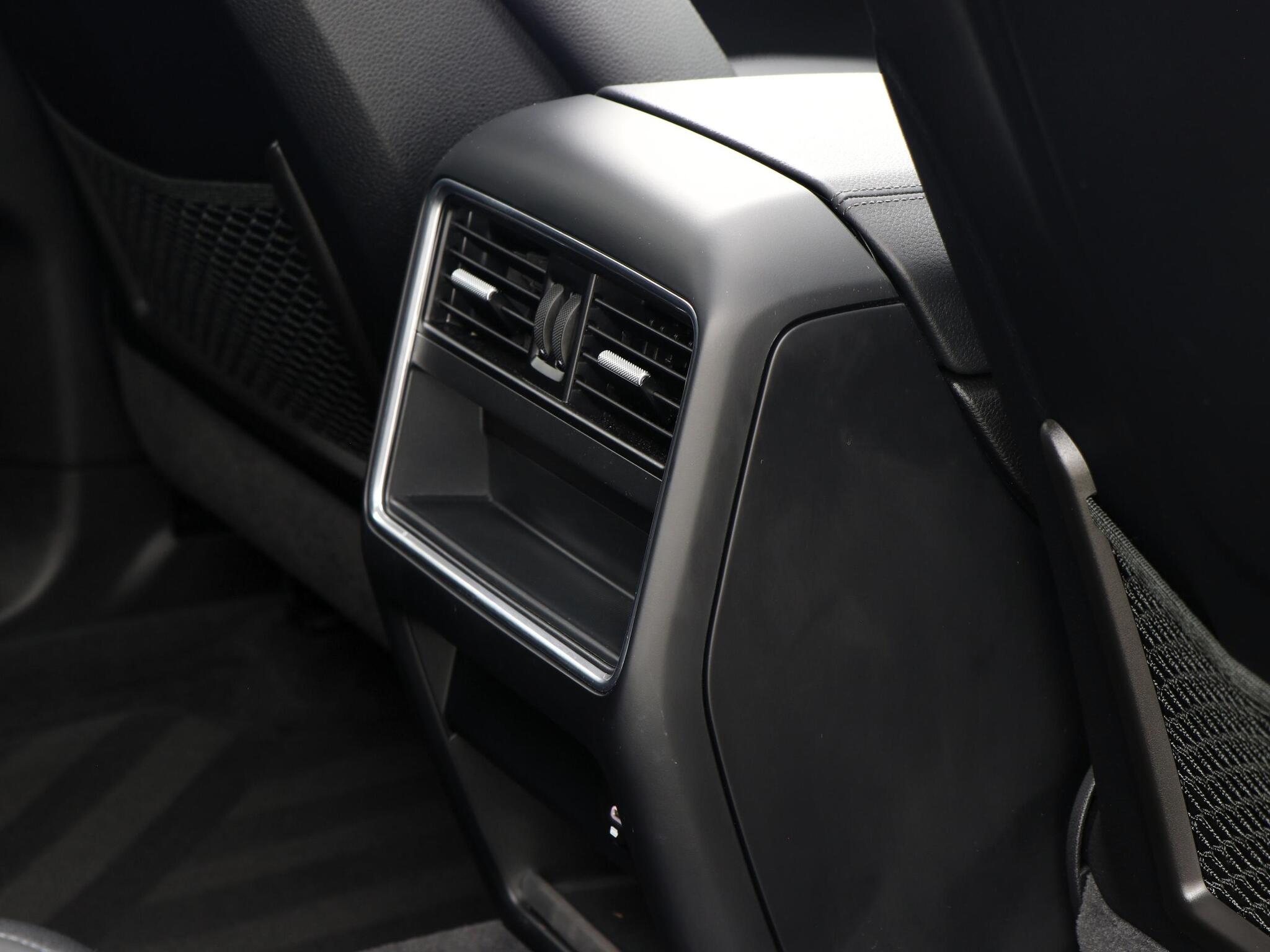 Porsche Cayenne view 27