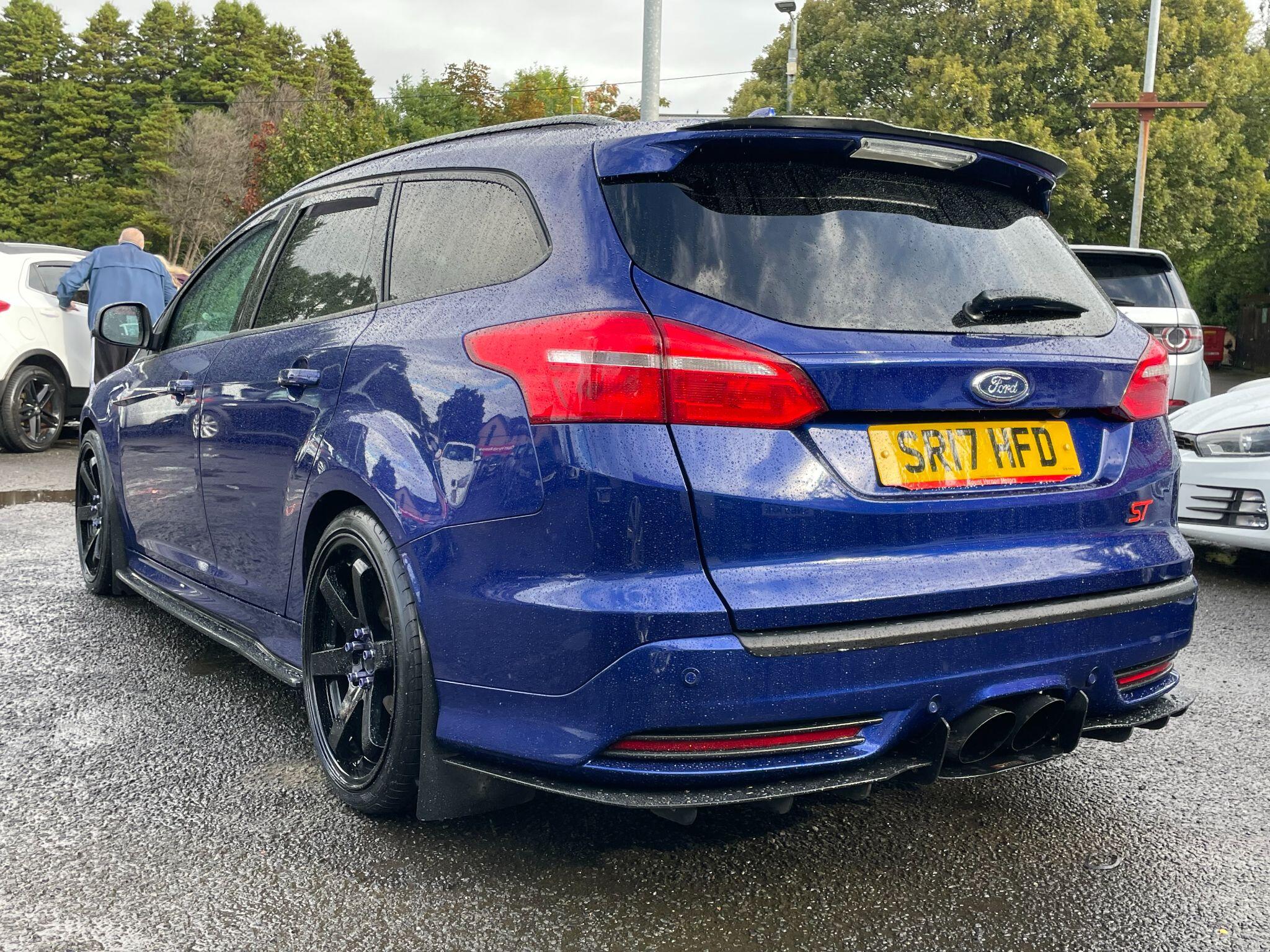 Ford Focus view 11