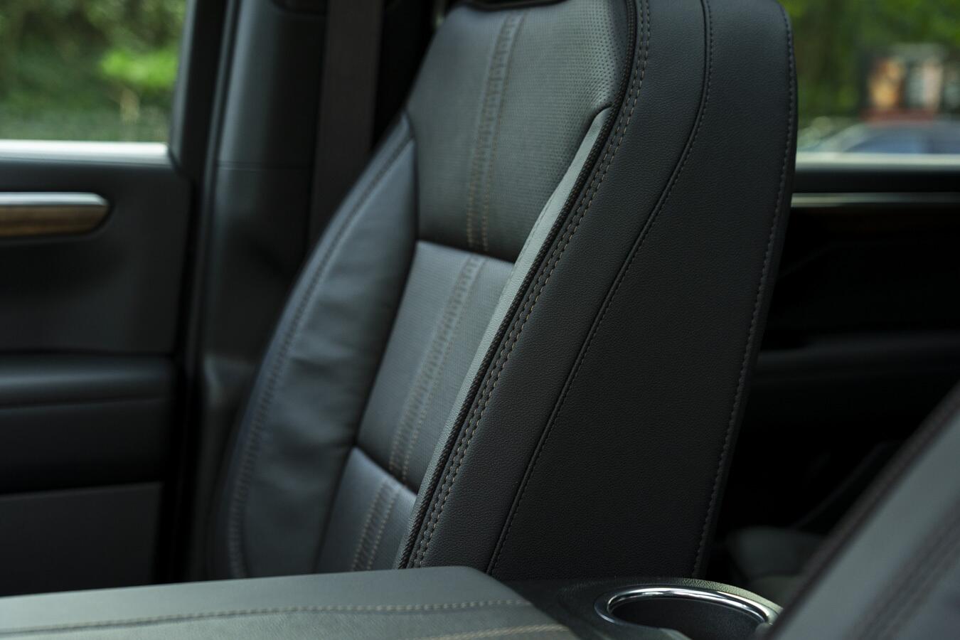 Chevrolet Suburban view 49